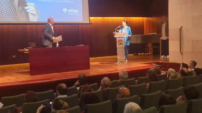 La diputada de Servicios Sociales, Lola Ibot, le ha dado la bienvenida. Foto Myriam Martínez La diputada de Servicios Sociales, Lola Ibot, le ha dado la bienvenida. Foto Myriam Martínez