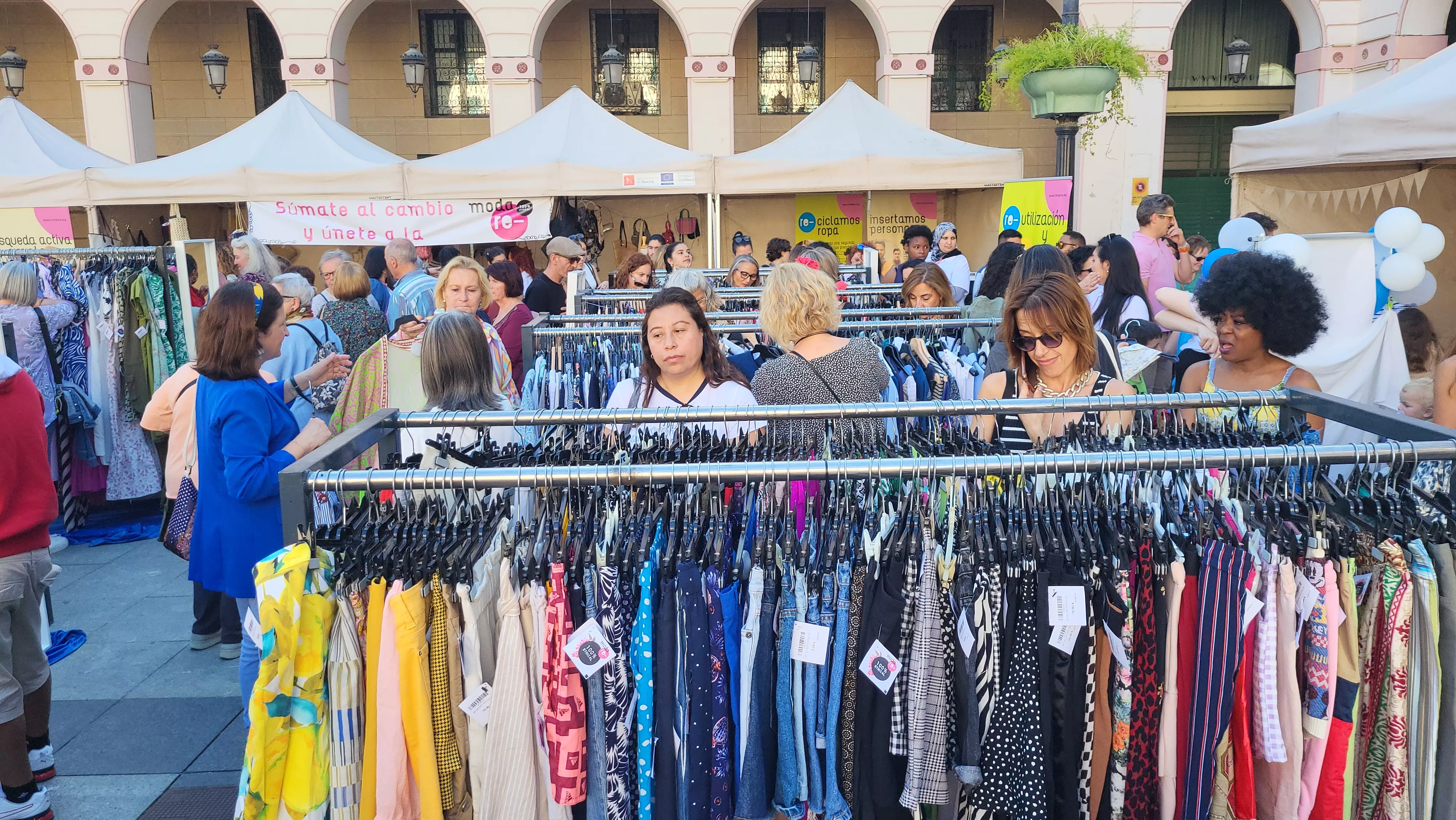  Festival de Moda Re- en la plaza López Allué de Huesca. Foto Mercedes Manterola
