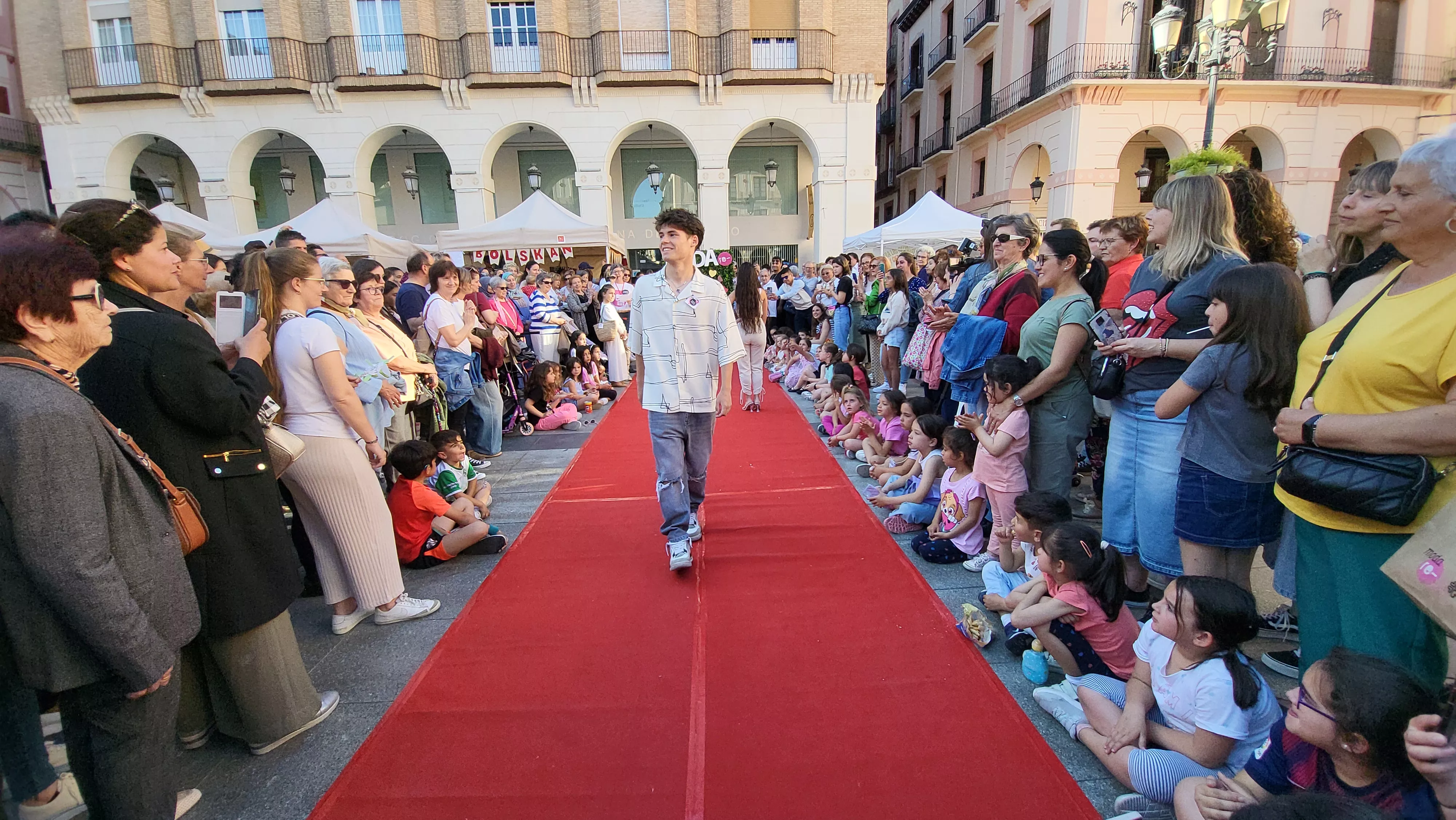  Festival de Moda Re- en la plaza López Allué de Huesca. Foto Mercedes Manterola