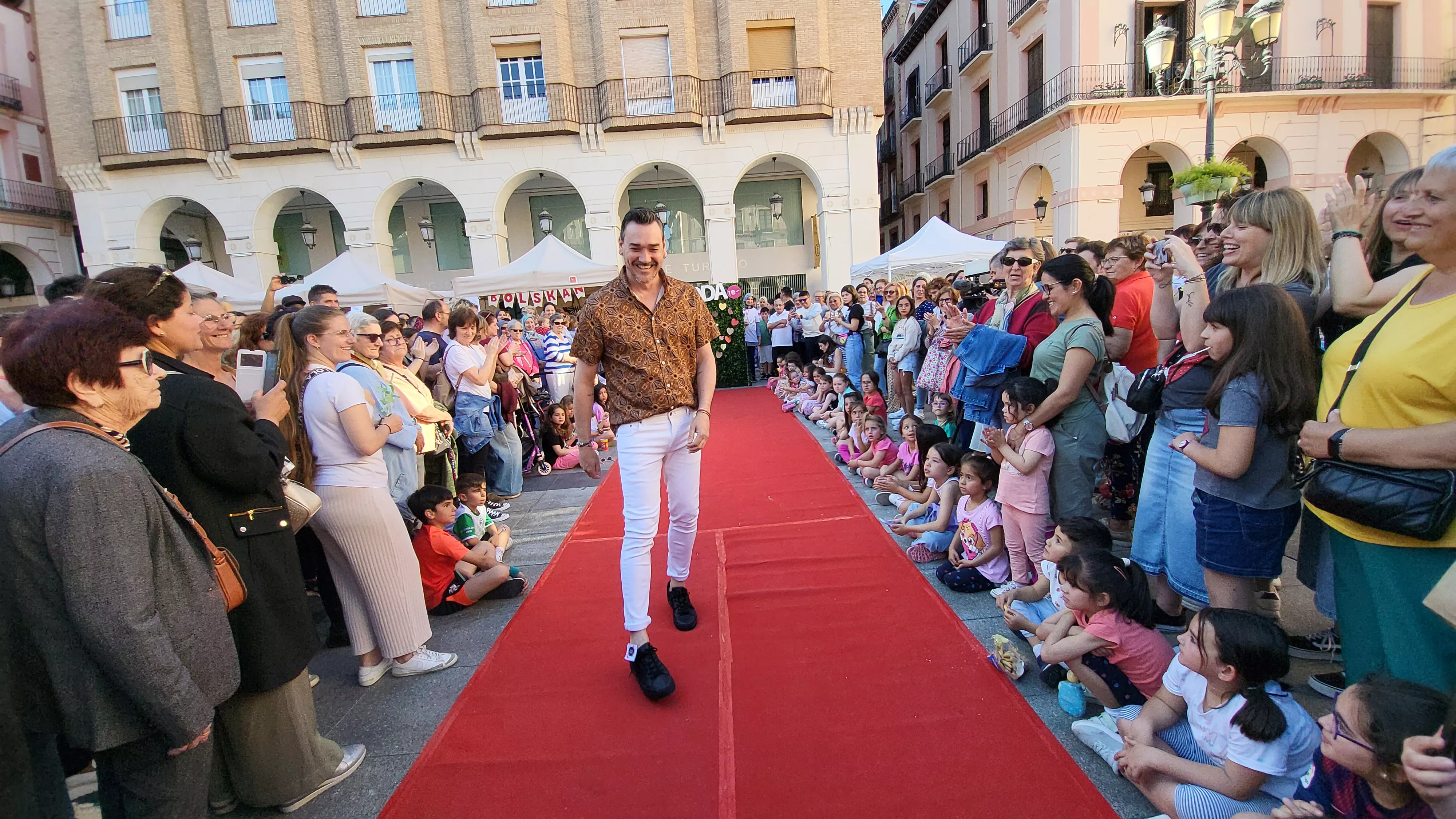  Festival de Moda Re- en la plaza López Allué de Huesca. Foto Mercedes Manterola