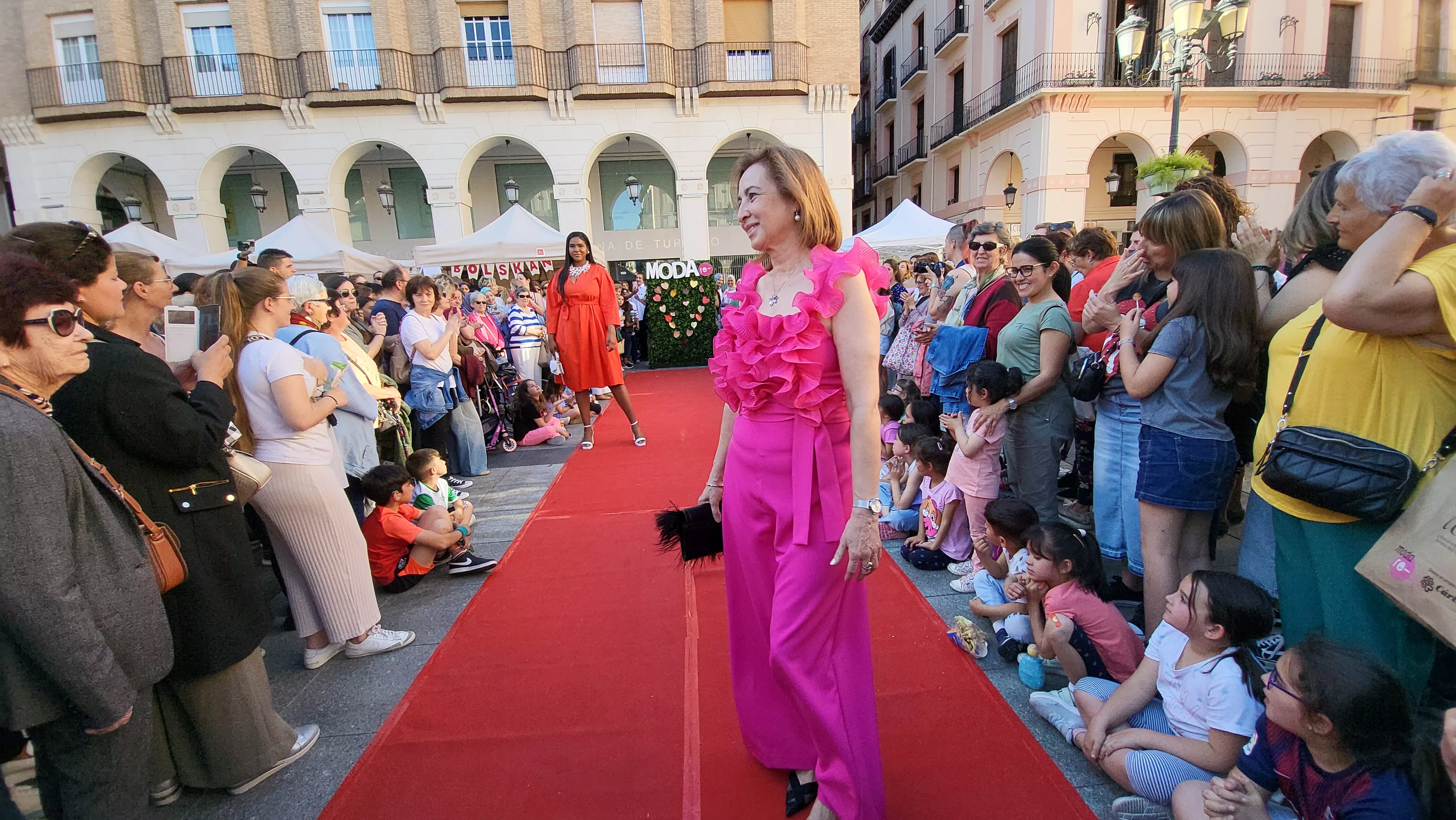  Festival de Moda Re- en la plaza López Allué de Huesca. Foto Mercedes Manterola
