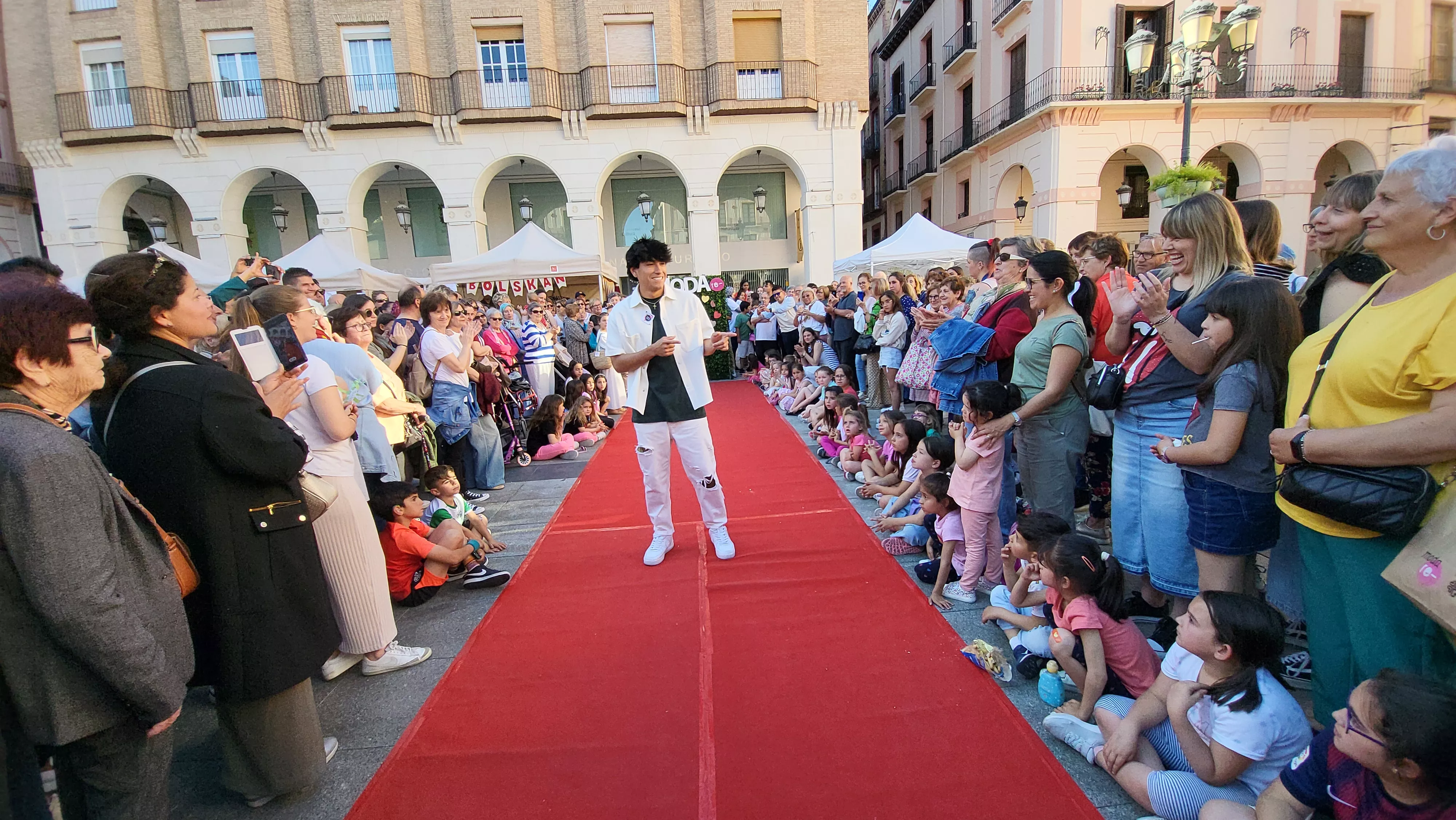  Festival de Moda Re- en la plaza López Allué de Huesca. Foto Mercedes Manterola