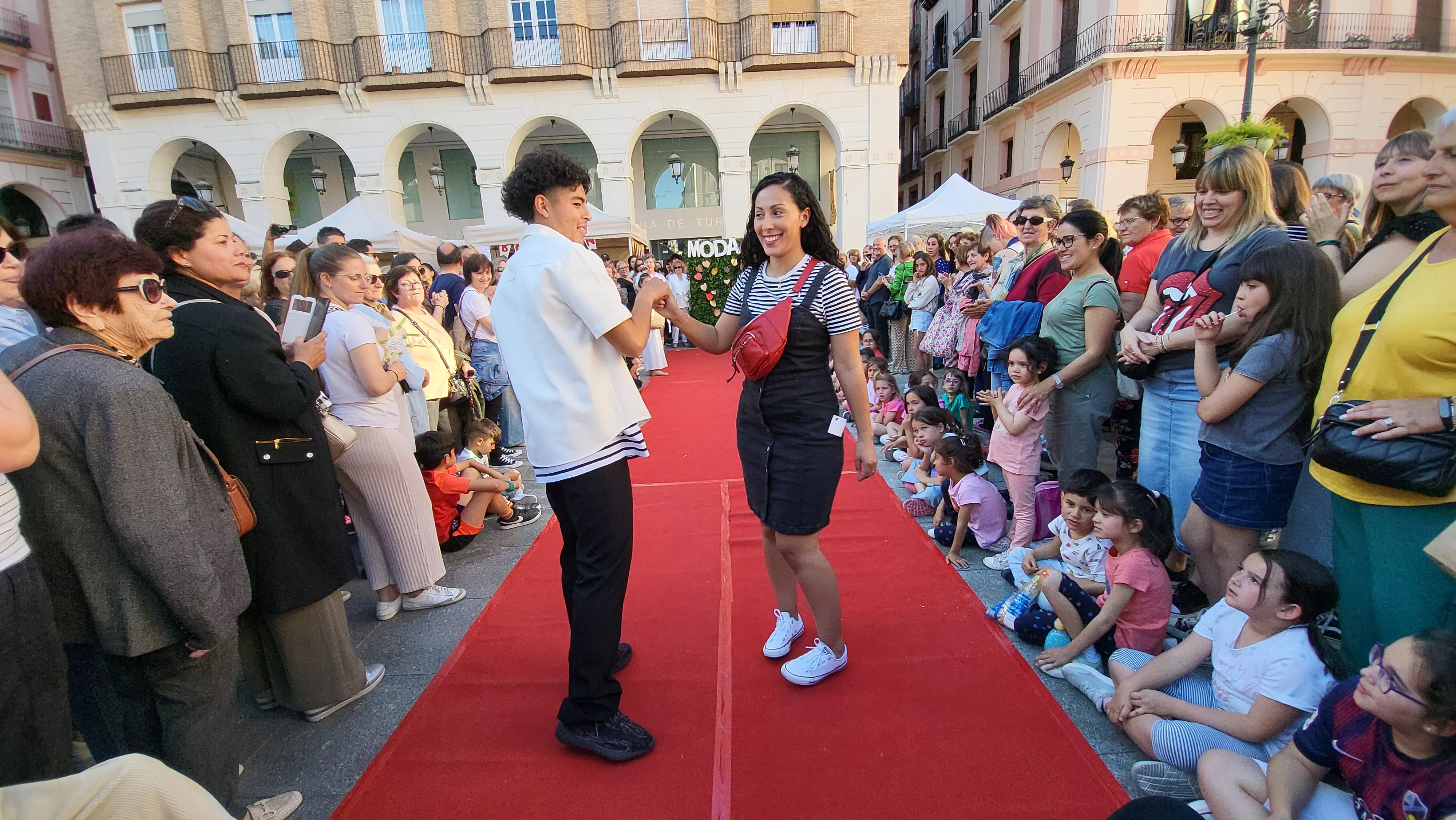  Festival de Moda Re- en la plaza López Allué de Huesca. Foto Mercedes Manterola