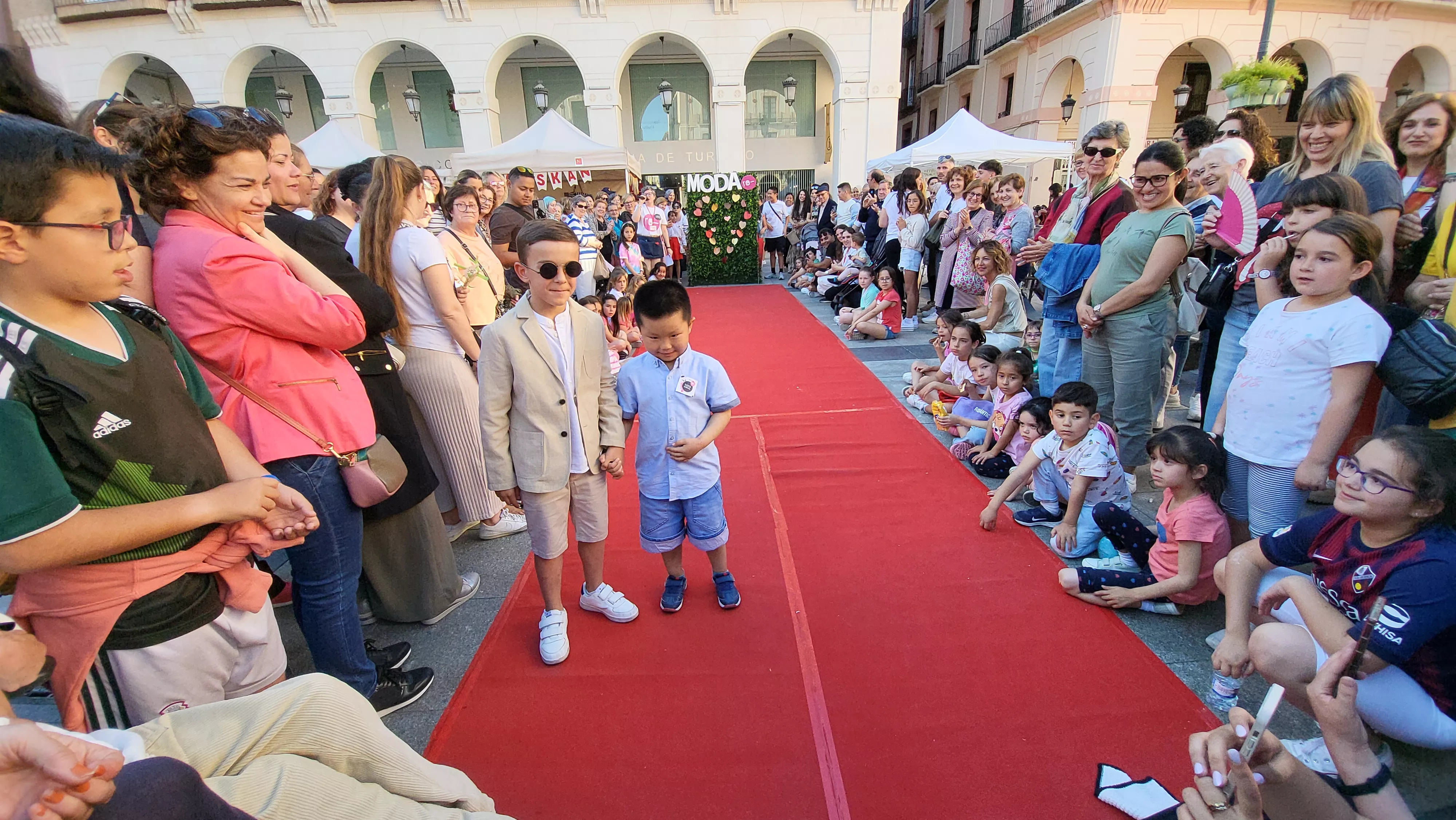  Festival de Moda Re- en la plaza López Allué de Huesca. Foto Mercedes Manterola