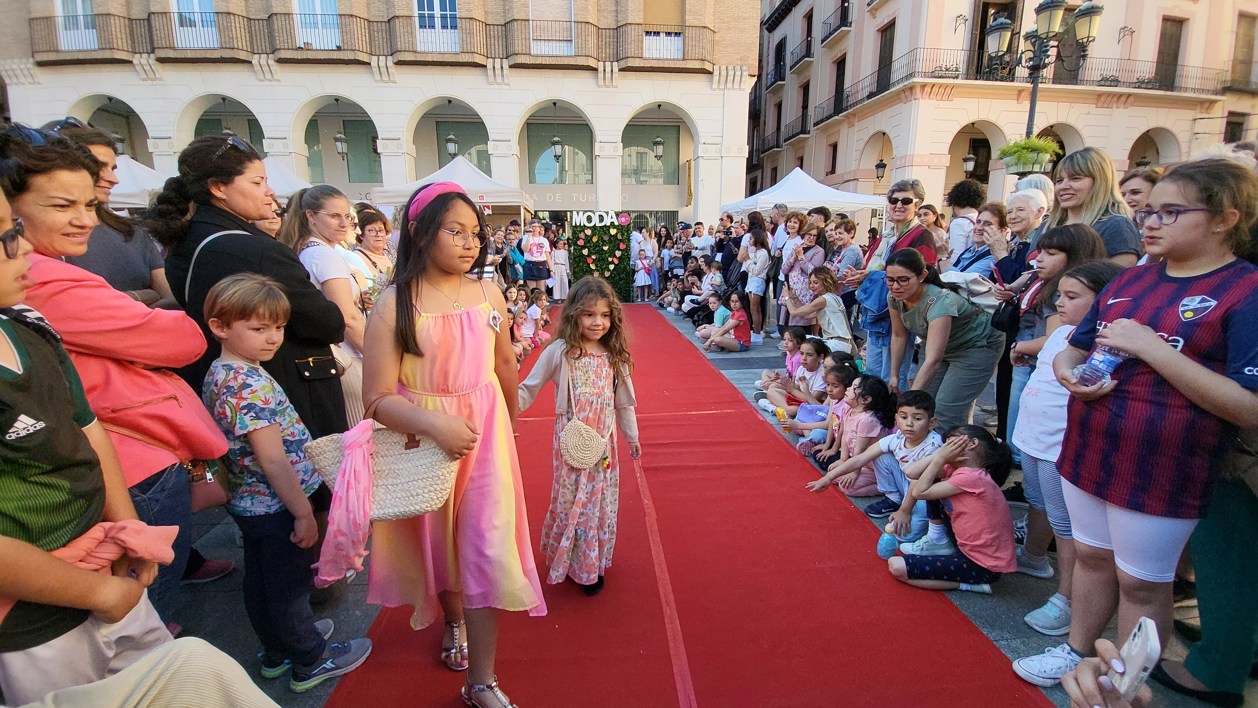  Festival de Moda Re- en la plaza López Allué de Huesca. Foto Mercedes Manterola