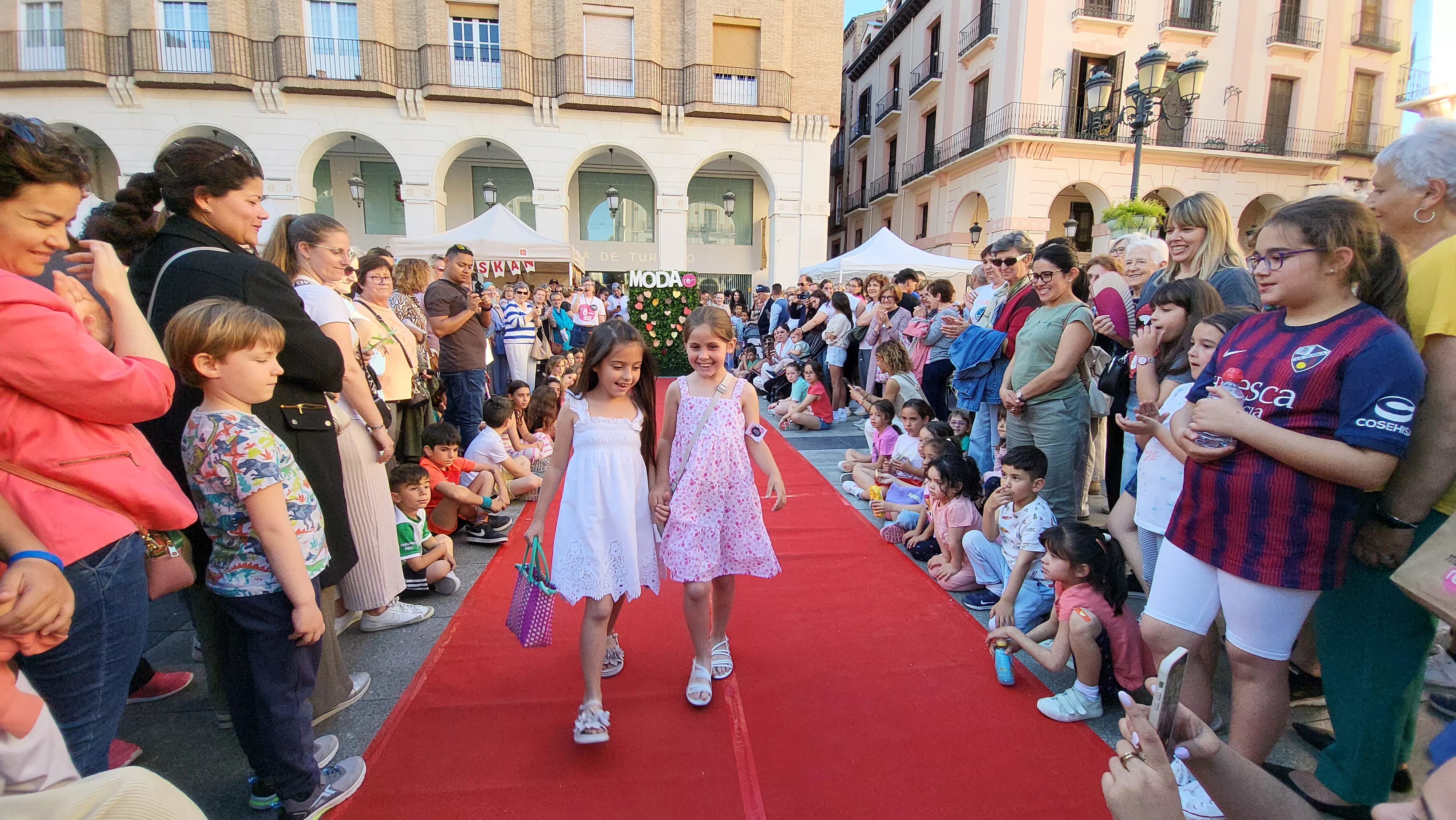  Festival de Moda Re- en la plaza López Allué de Huesca. Foto Mercedes Manterola