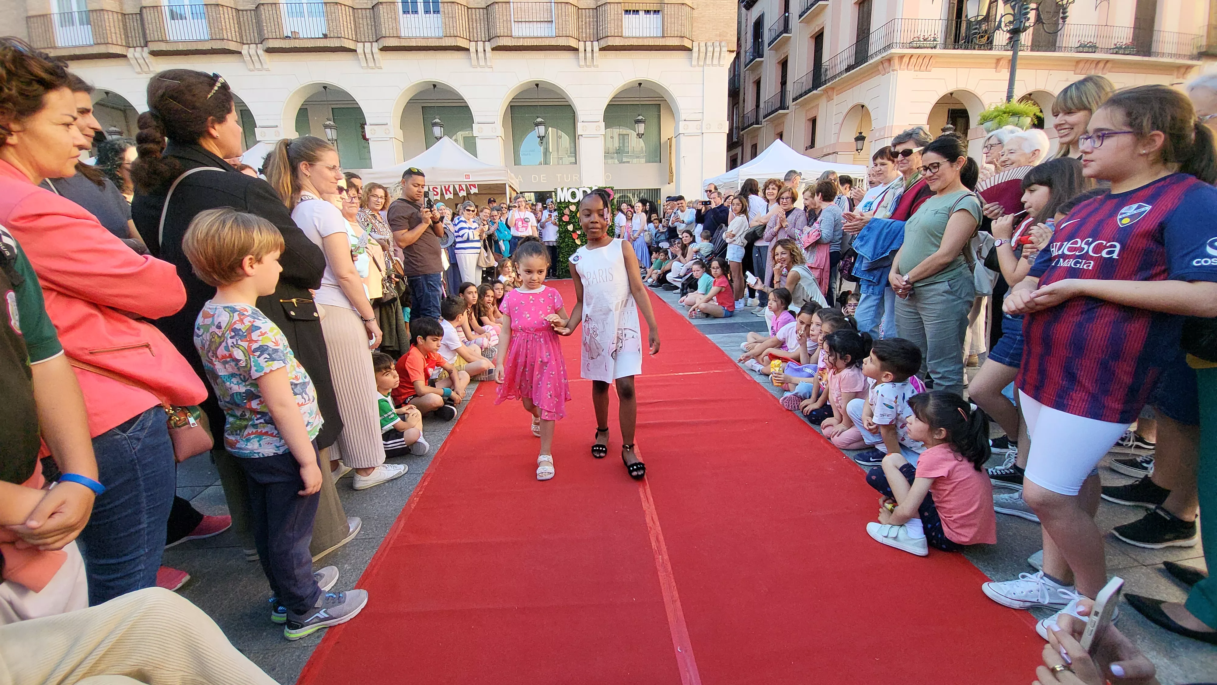  Festival de Moda Re- en la plaza López Allué de Huesca. Foto Mercedes Manterola