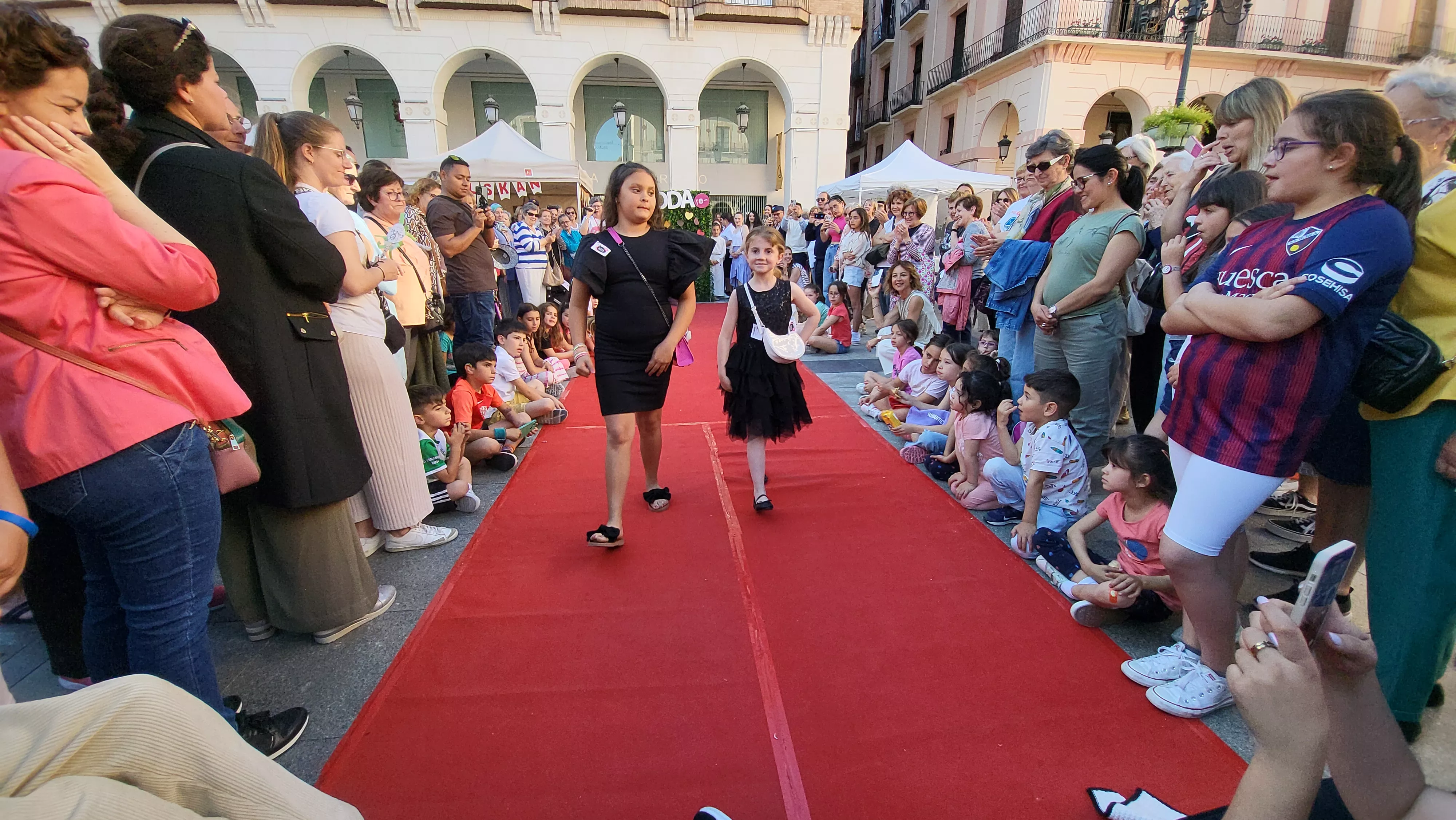 Festival de Moda Re- en la plaza López Allué de Huesca. Foto Mercedes Manterola