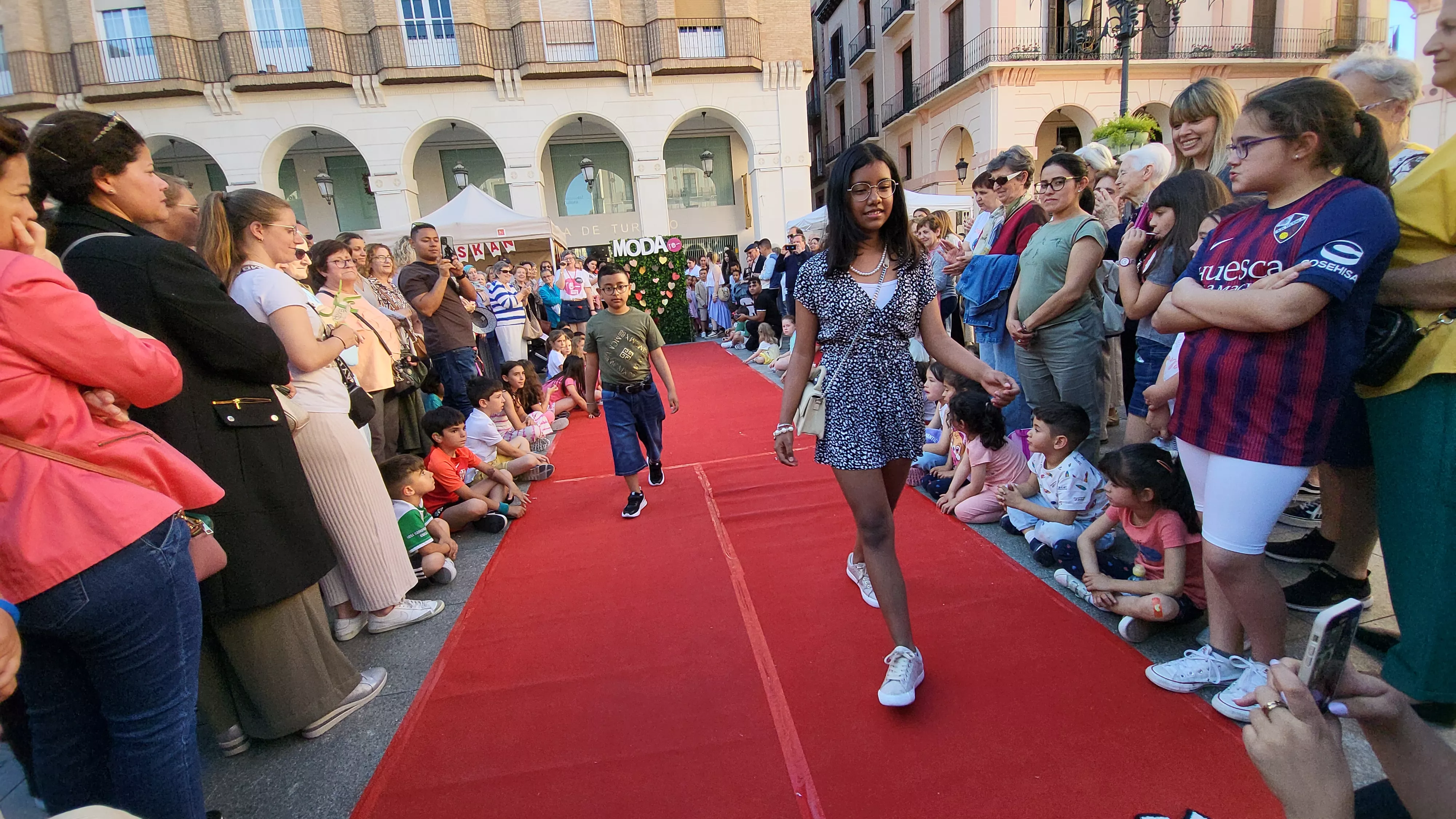  Festival de Moda Re- en la plaza López Allué de Huesca. Foto Mercedes Manterola