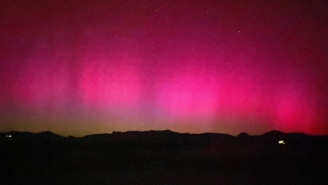 Aurora boreal vista desde el Castillo de Montearagón Aurora boreal vista desde el Castillo de Montearagón