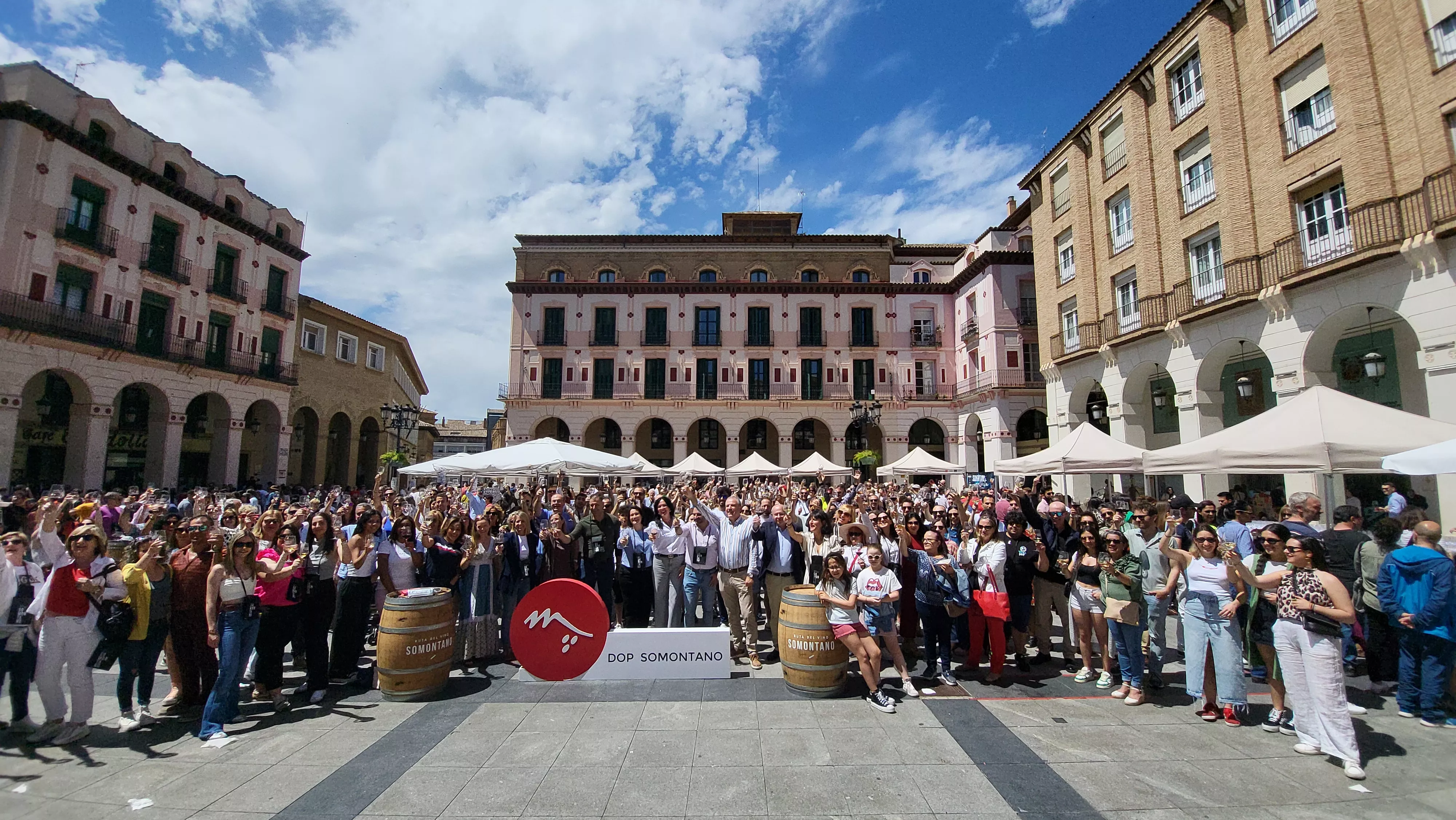 Brindis de Huesca y la DO Somontano con las denominaciones de origen españolas. Foto Mercedes Manterola