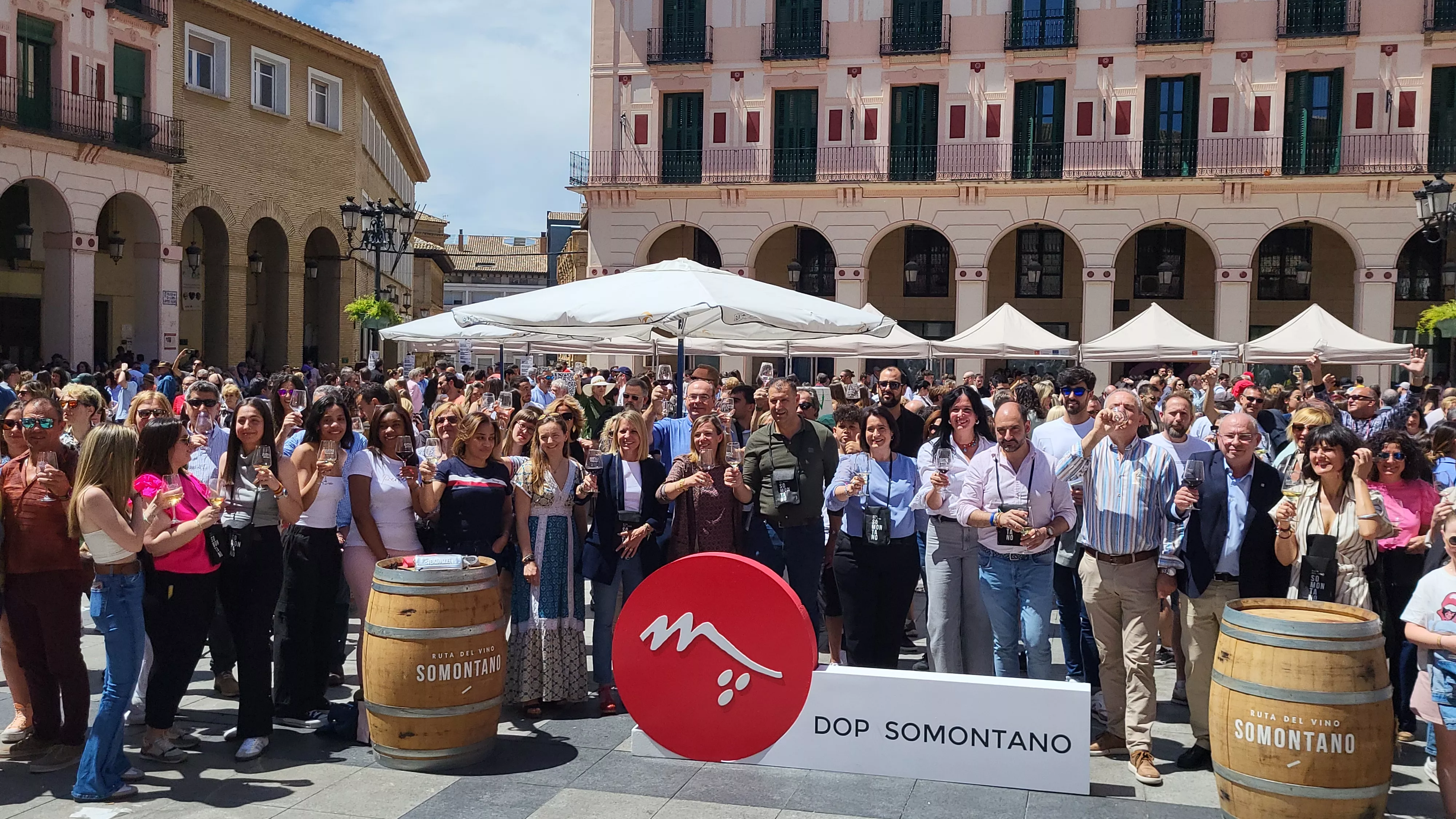 Brindis de Huesca y la DO Somontano con las denominaciones de origen españolas. Foto Mercedes Manterola