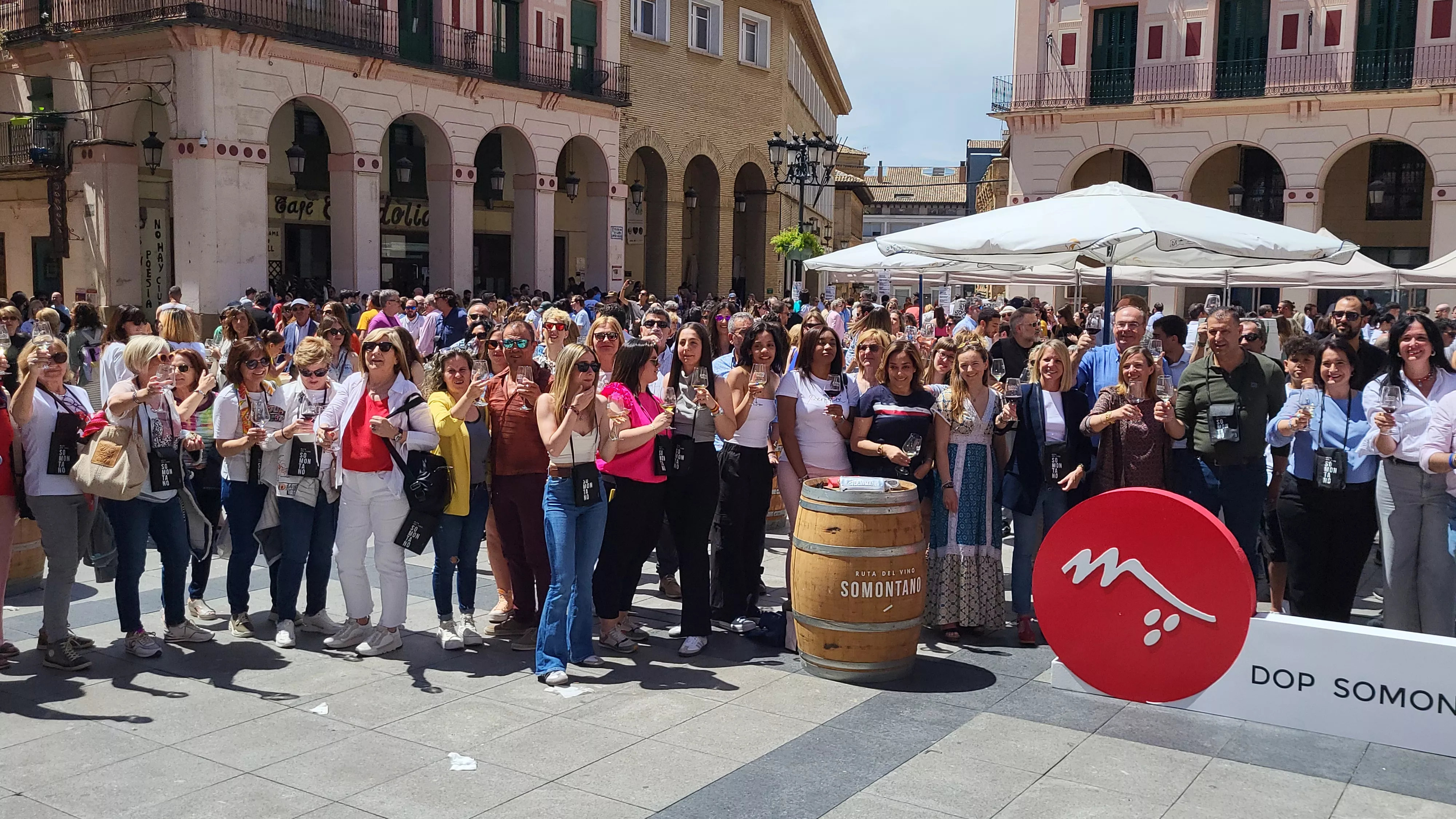 Brindis de Huesca y la DO Somontano con las denominaciones de origen españolas. Foto Mercedes Manterola
