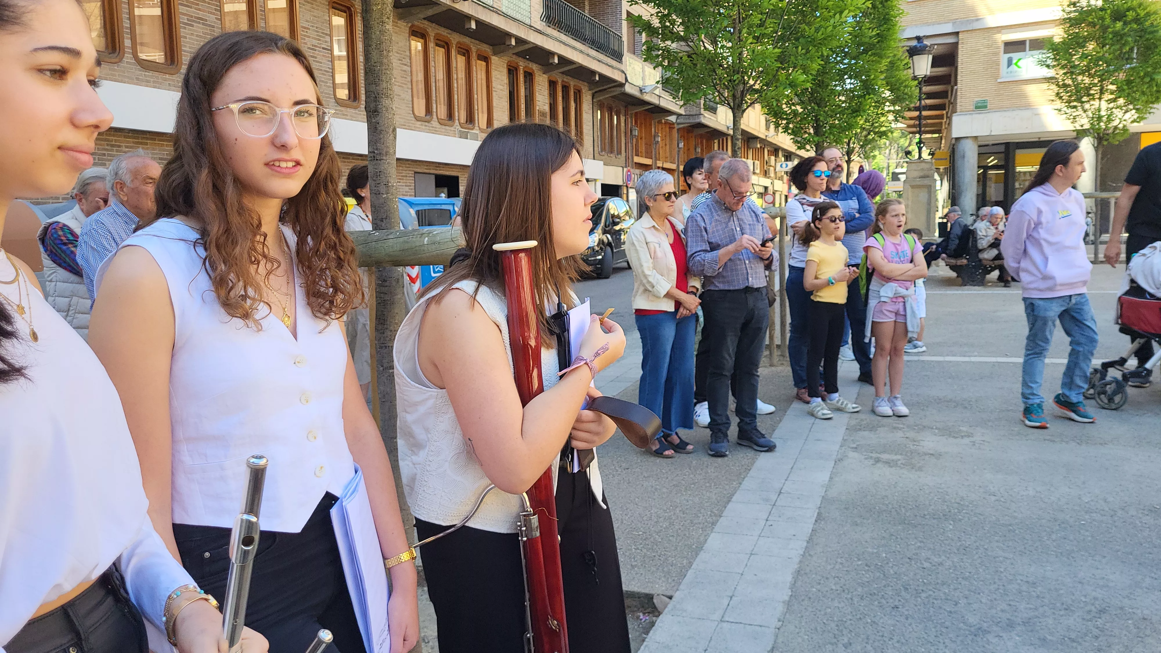 Alumnos del conservatorio de Huesca abren el programa Música en las plazas. Foto Mercedes Manterola