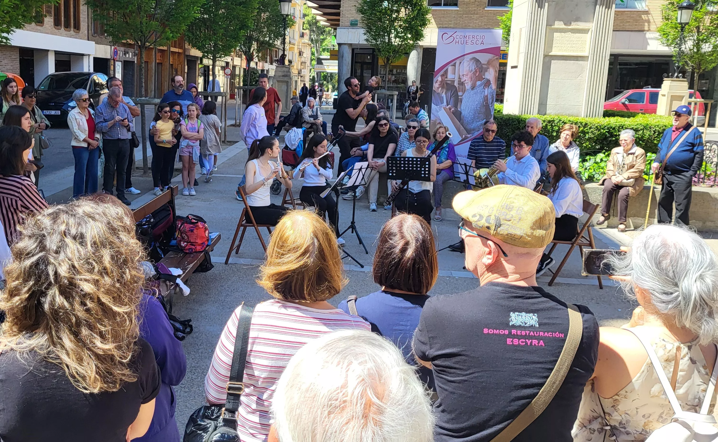 Alumnos del conservatorio de Huesca abren el programa Música en las plazas. Foto Mercedes Manterola