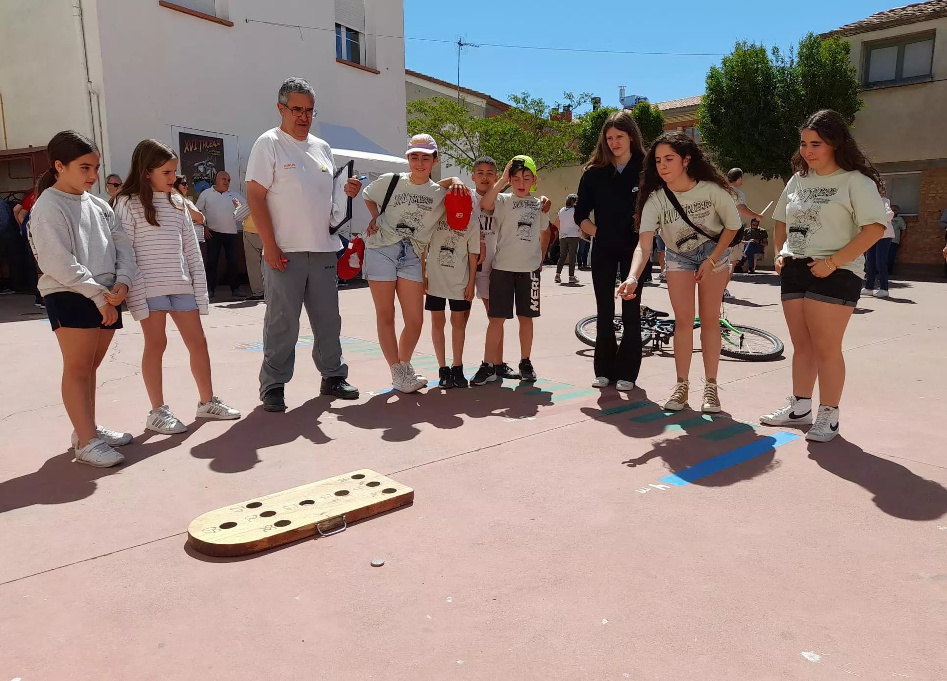 Juegos tradicionales en Robres. Hoyetes.
