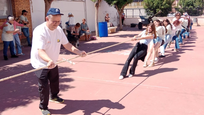 Juegos tradicionales en Robres, tiro de soga. Juegos tradicionales en Robres, tiro de soga.