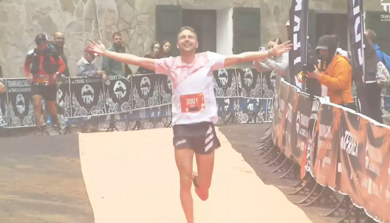 Dani Osanz llegando a meta.