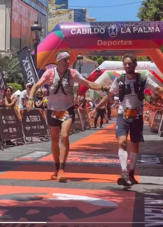 Luis Alberto Hernando entrando en meta.