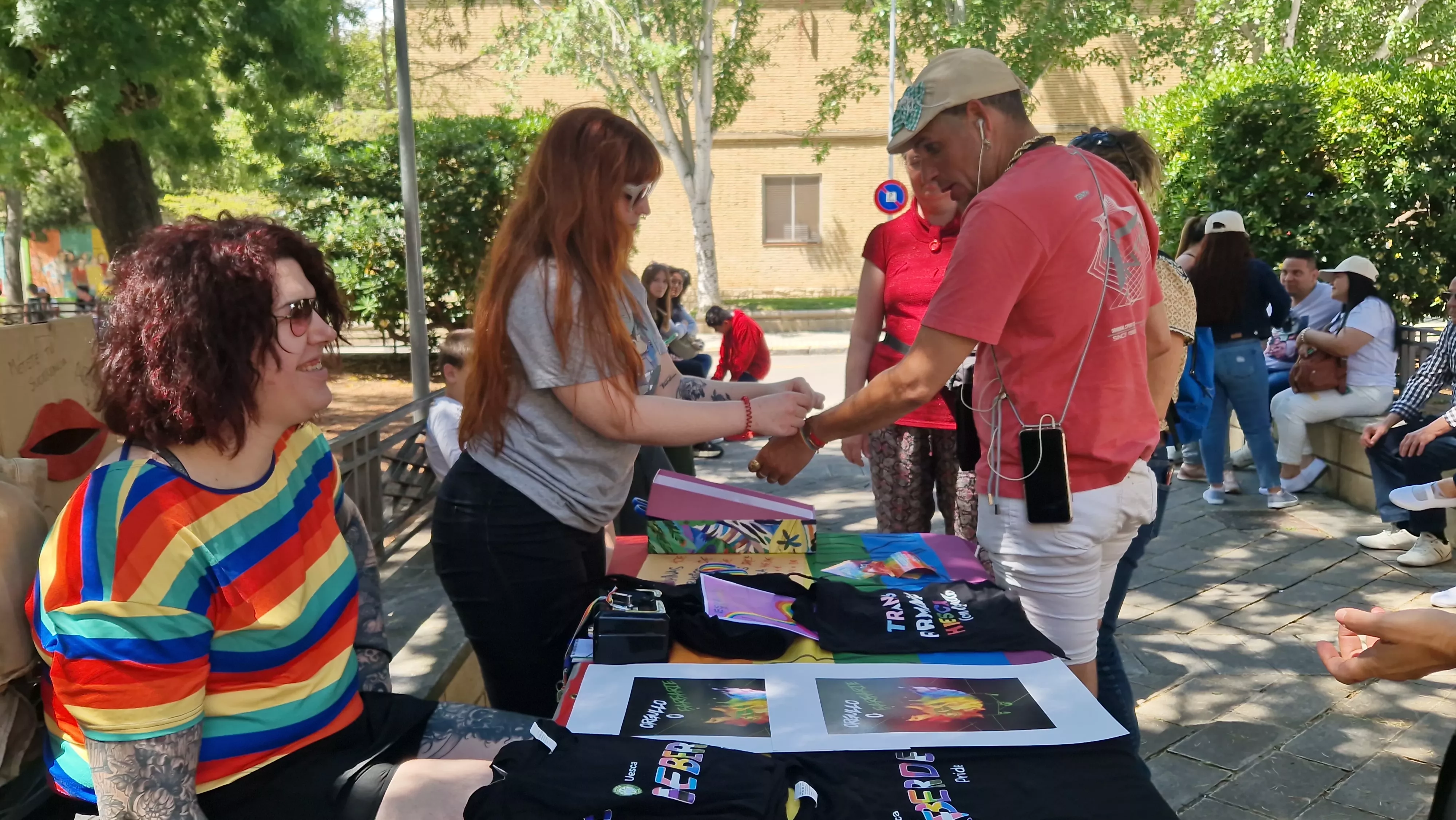 Prolegómenos de la comida popular del Barriofest 2024. Foto Myriam Martínez