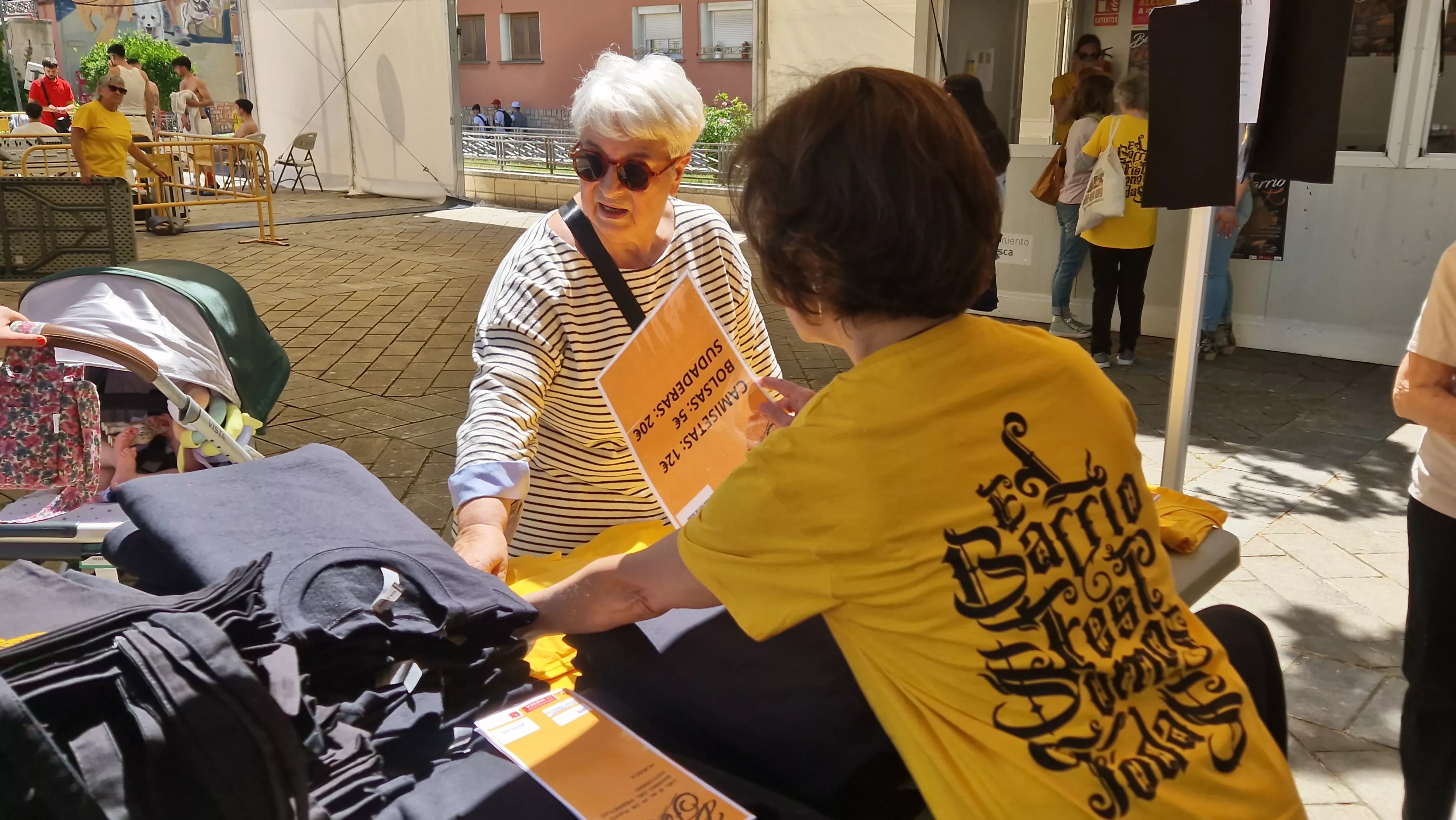 Prolegómenos de la comida popular del Barriofest 2024. Foto Myriam Martínez