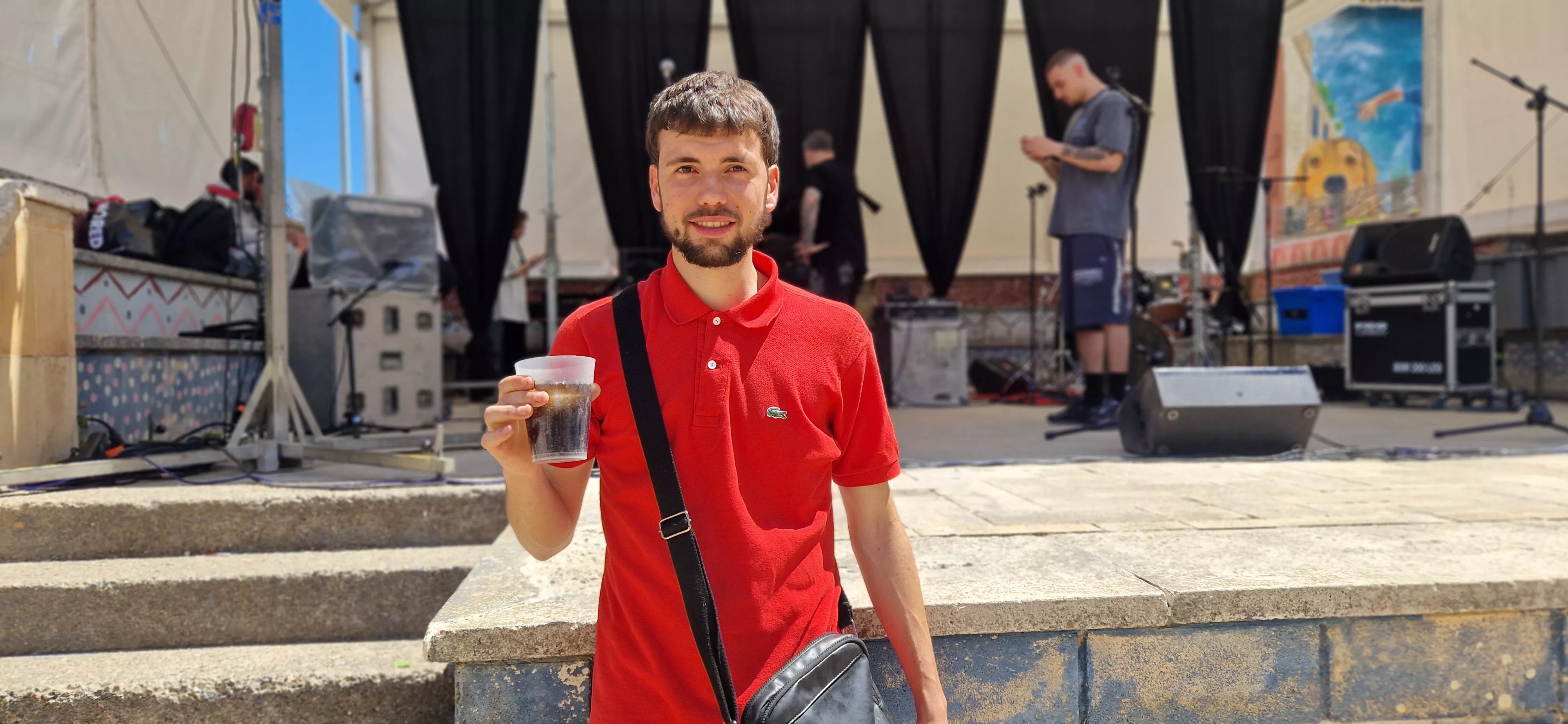 Dimas Insa. Prolegómenos de la comida popular del Barriofest 2024. Foto Myriam Martínez