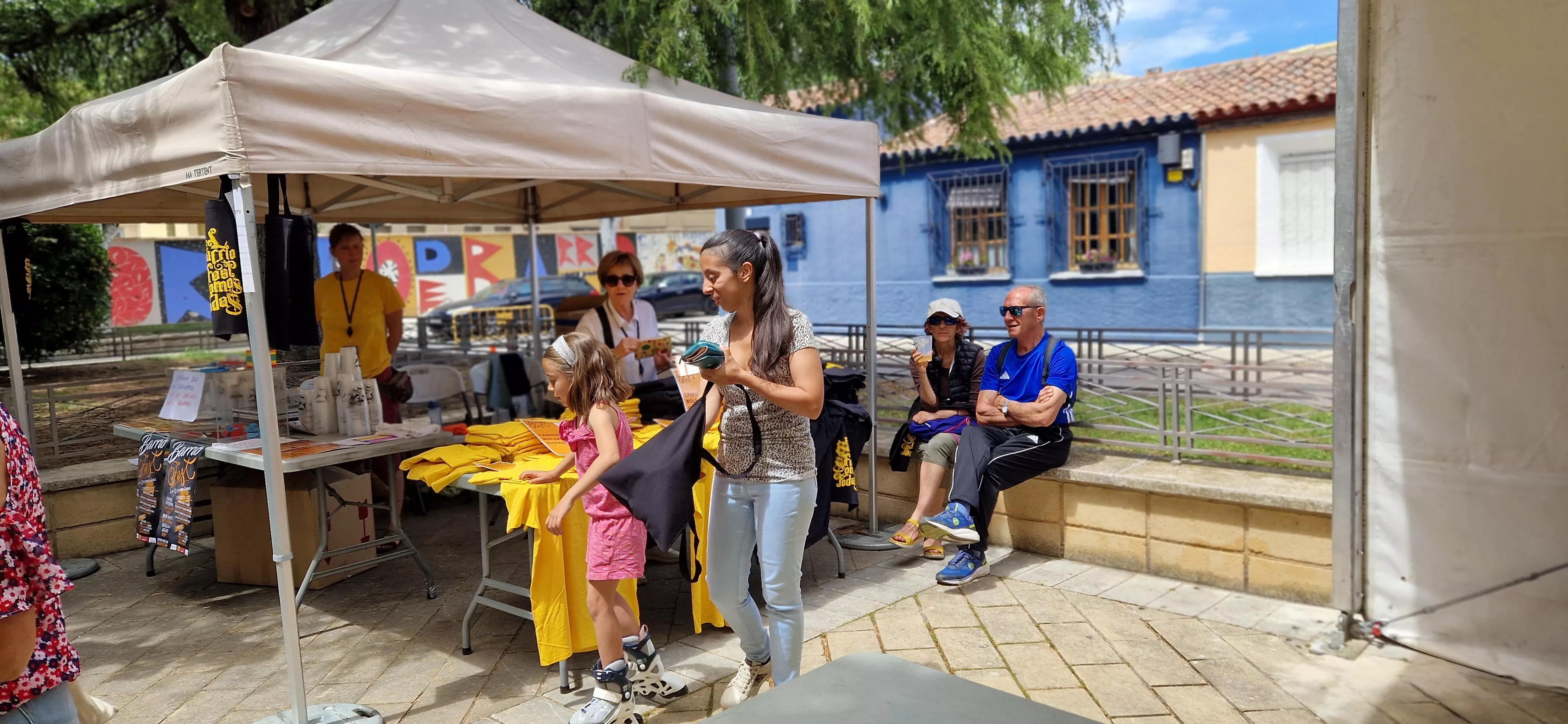 Comida popular de Barriofest 2024. Foto Myriam Martínez