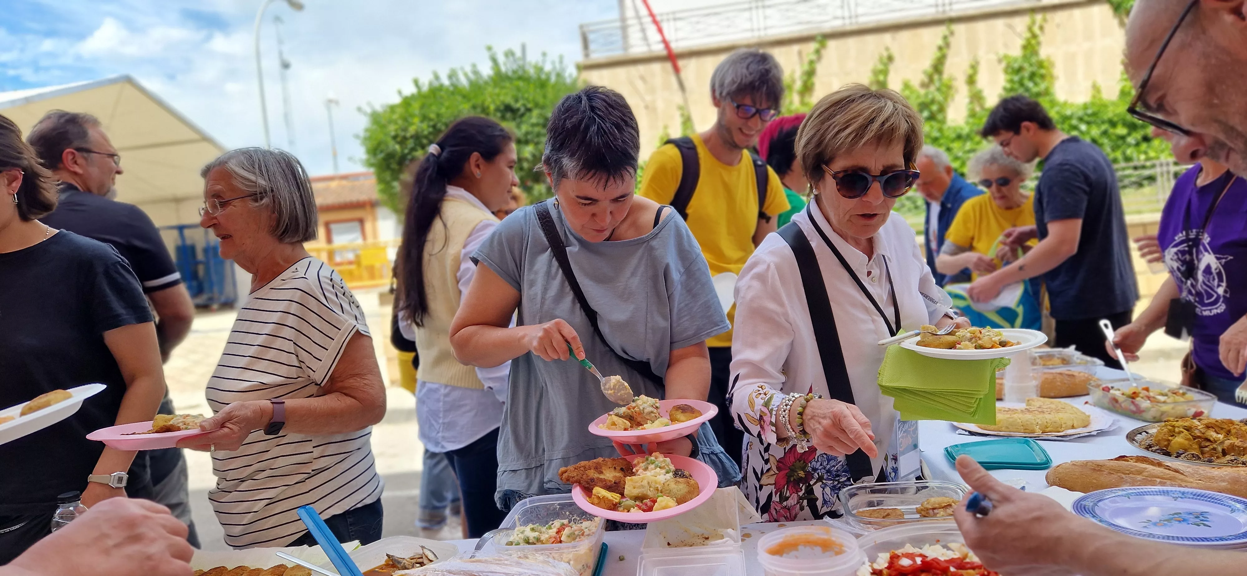 Comida popular de Barriofest 2024. Foto Myriam Martínez
