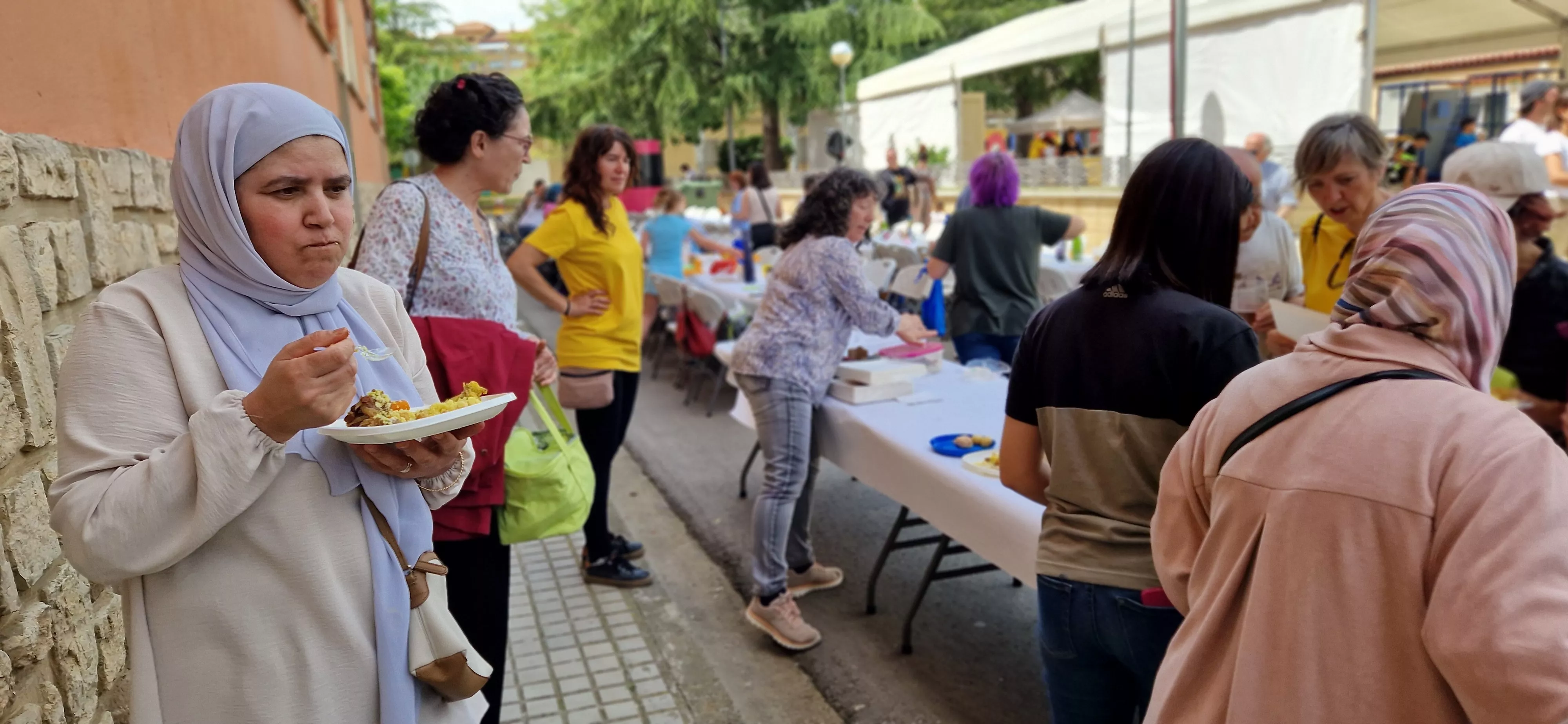 Comida popular de Barriofest 2024. Foto Myriam Martínez