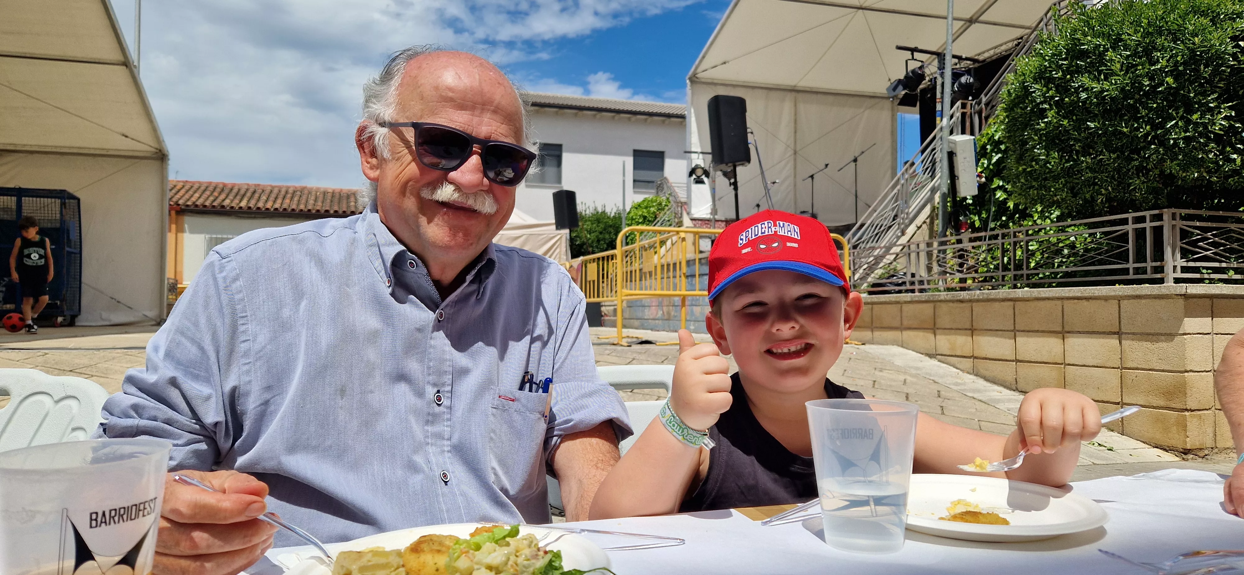 Comida popular de Barriofest 2024. Foto Myriam Martínez