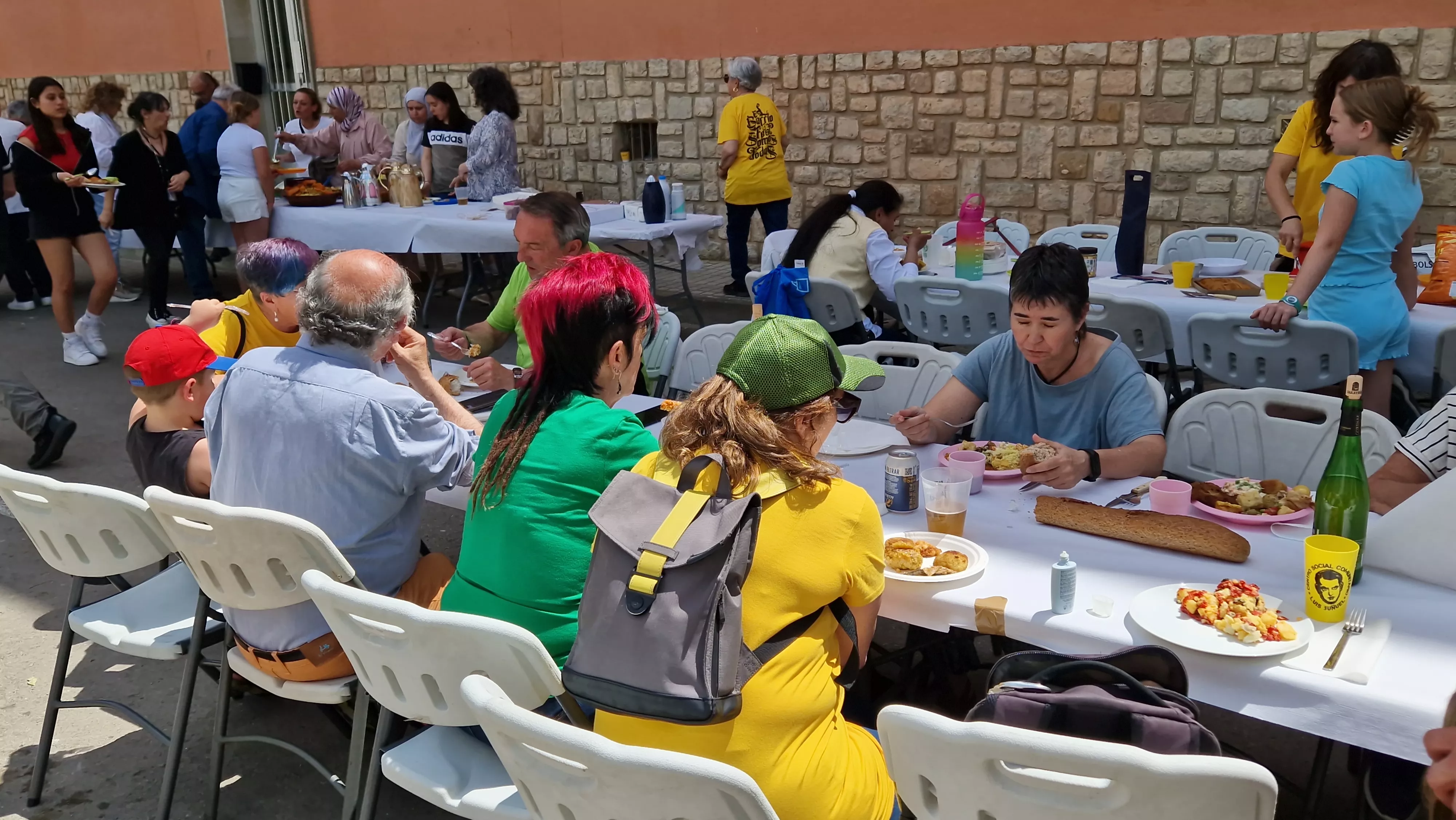Comida popular de Barriofest 2024. Foto Myriam Martínez