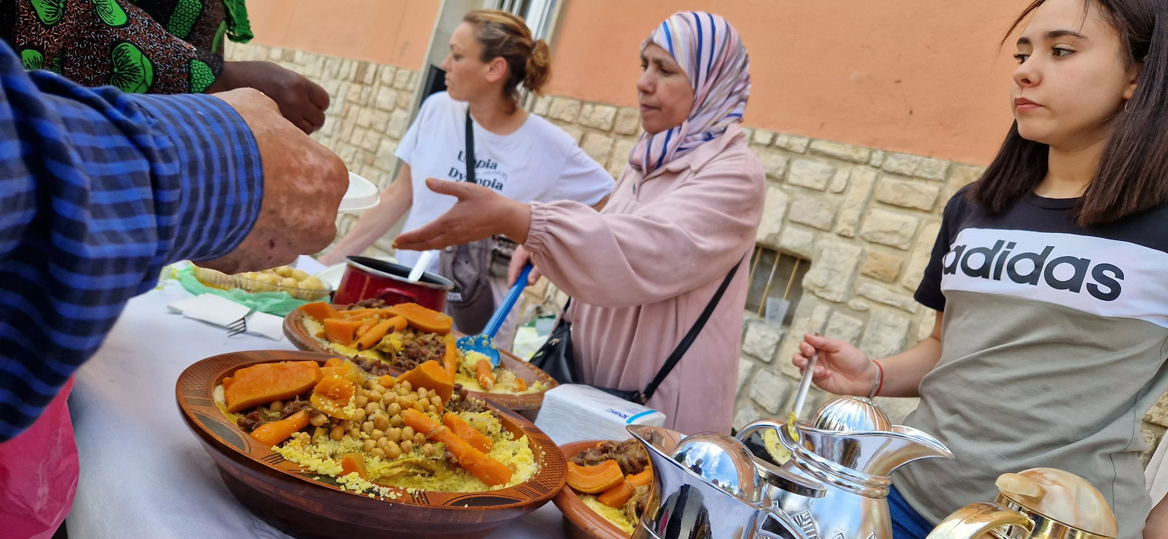 Comida popular de Barriofest 2024. Foto Myriam Martínez