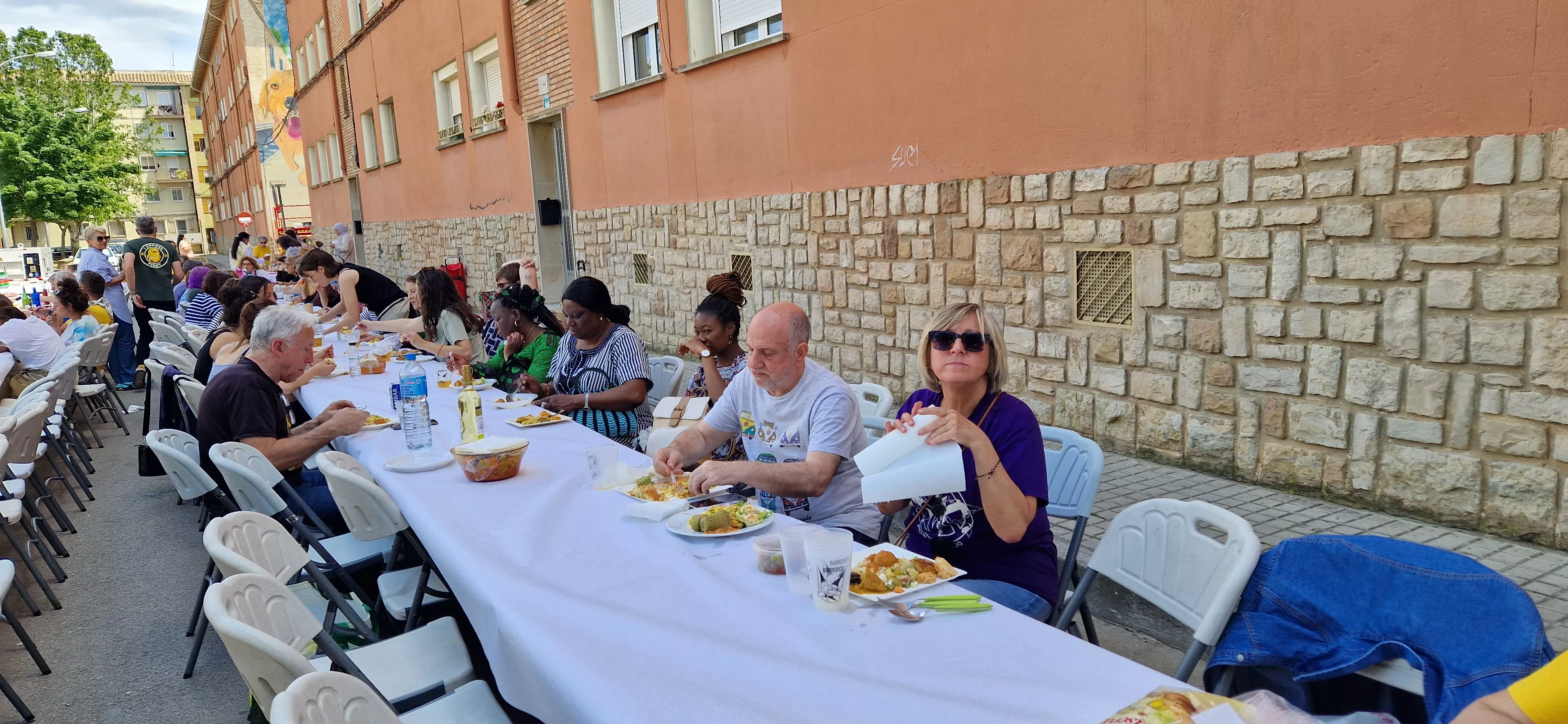Comida popular de Barriofest 2024. Foto Myriam Martínez