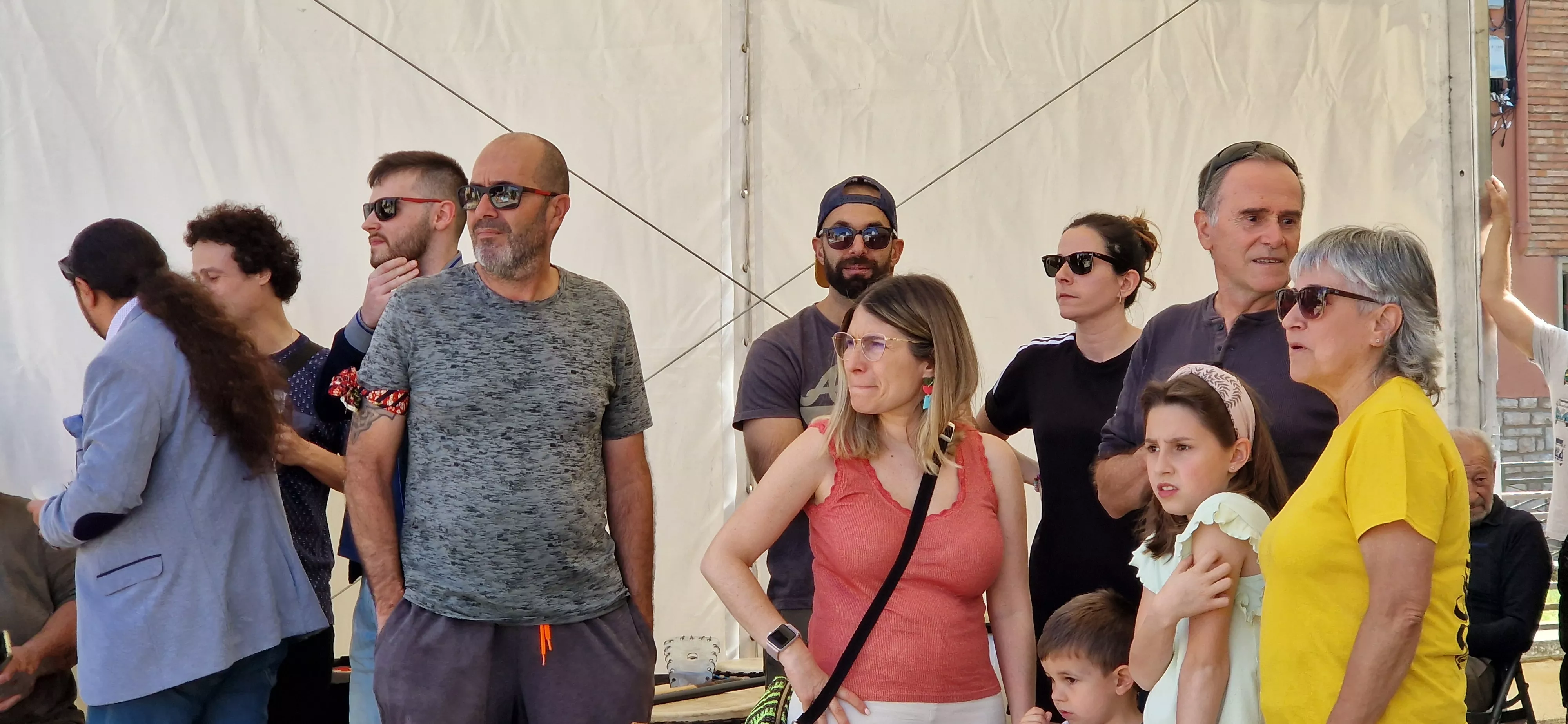 Esperando las actuaciones musicales. Foto Myriam Martínez