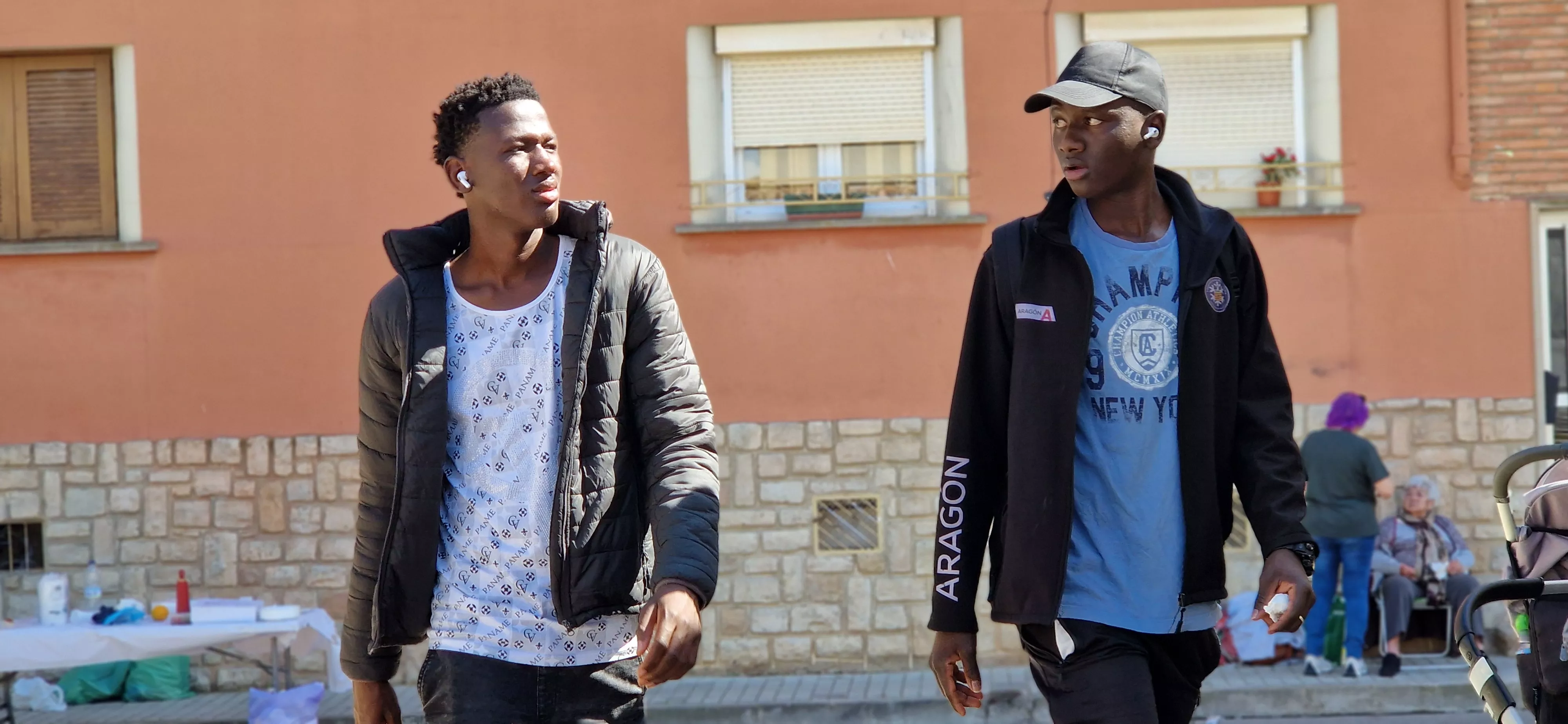 Esperando las actuaciones musicales. Foto Myriam Martínez