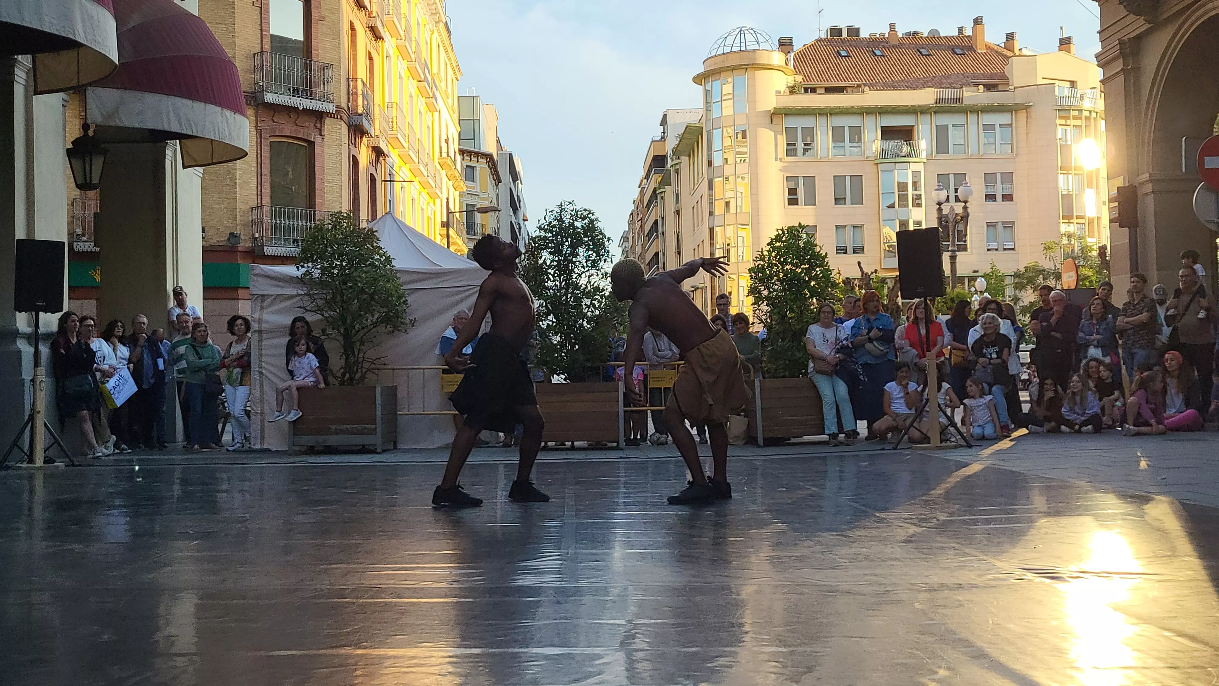 Los Porches de Galicia se llenan de baile con el programa Danza y Ciudad. Foto Mercedes Manterola
