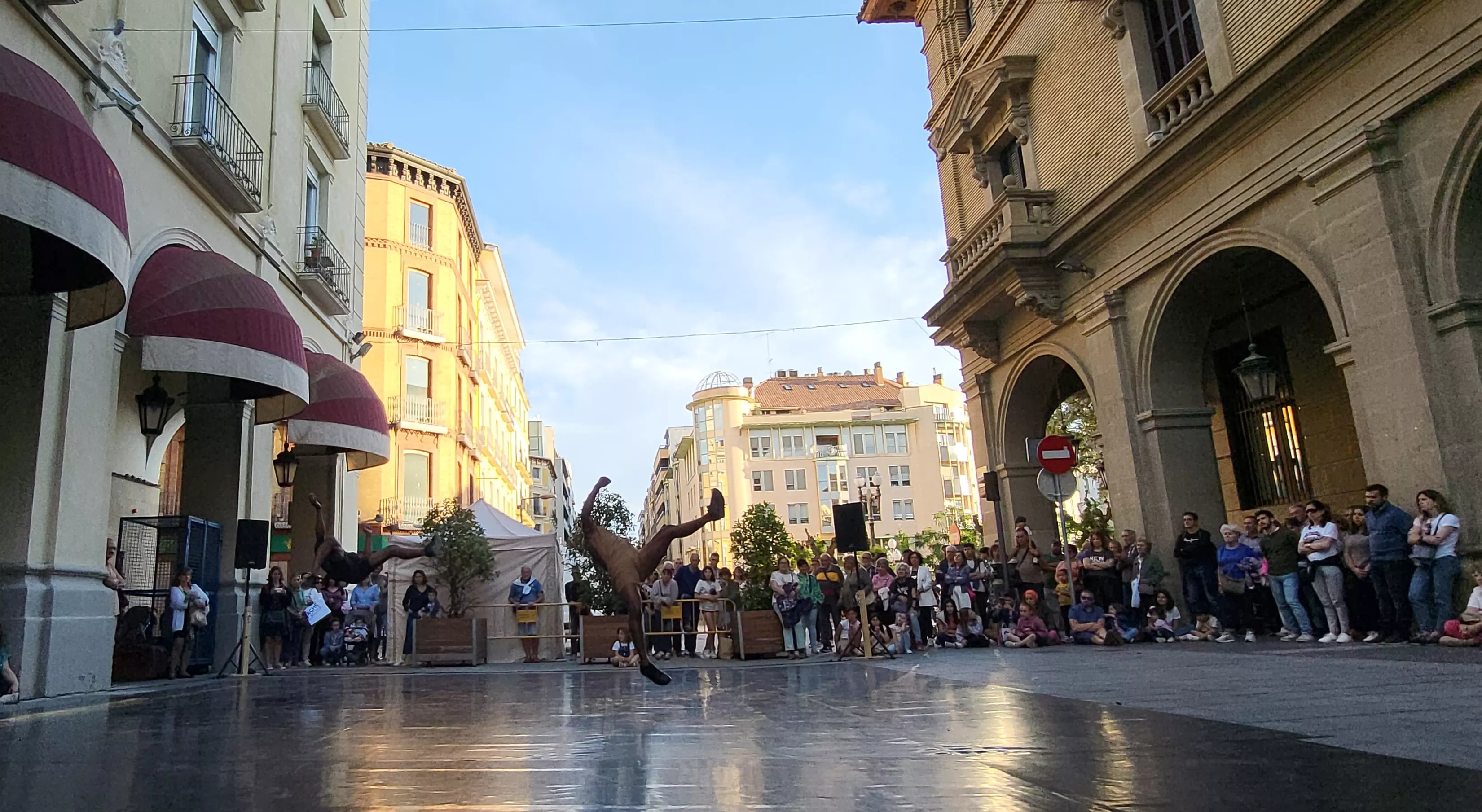 Los Porches de Galicia se llenan de baile con el programa Danza y Ciudad. Foto Mercedes Manterola