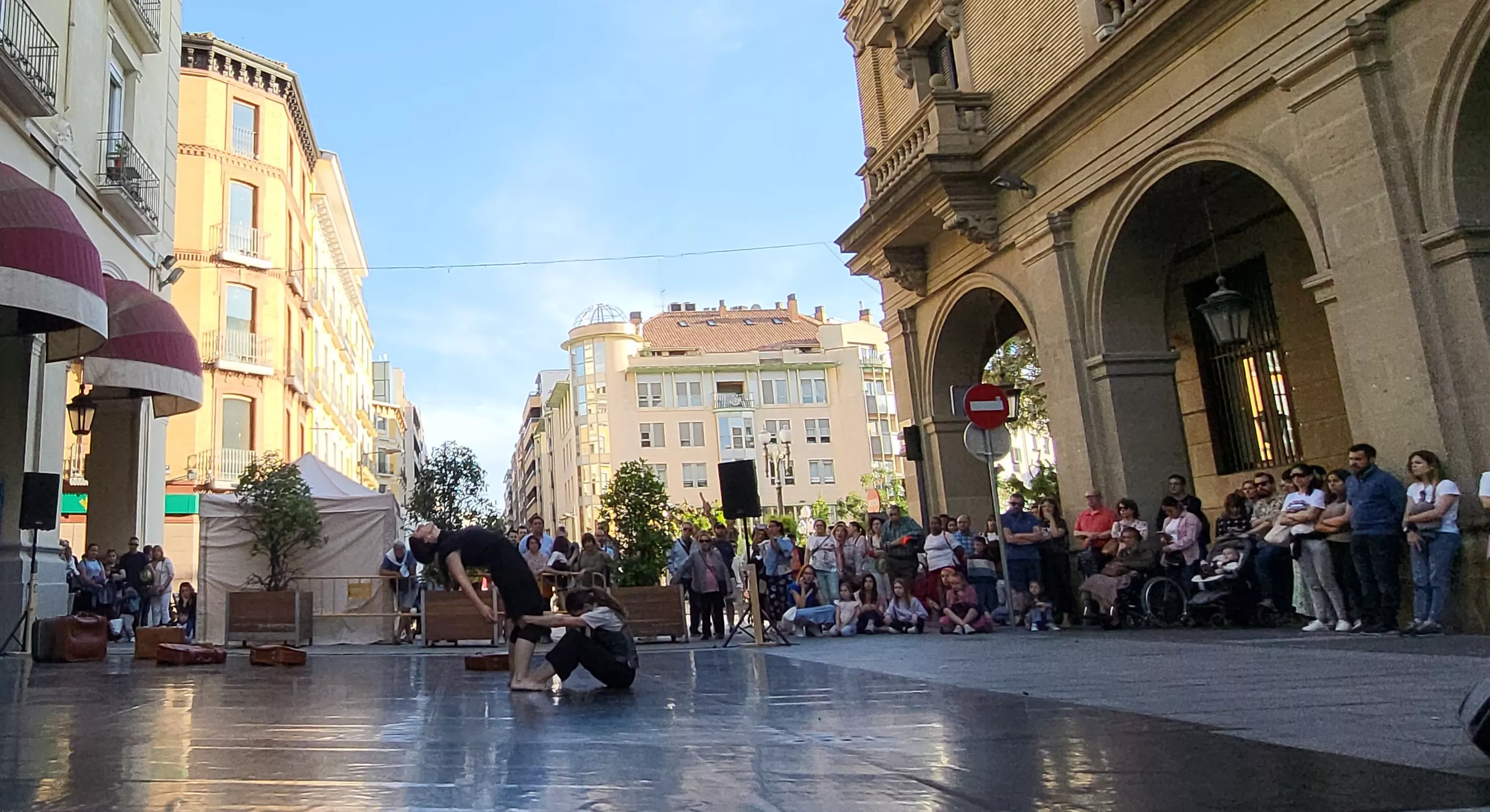 Los Porches de Galicia se llenan de baile con el programa Danza y Ciudad. Foto Mercedes Manterola