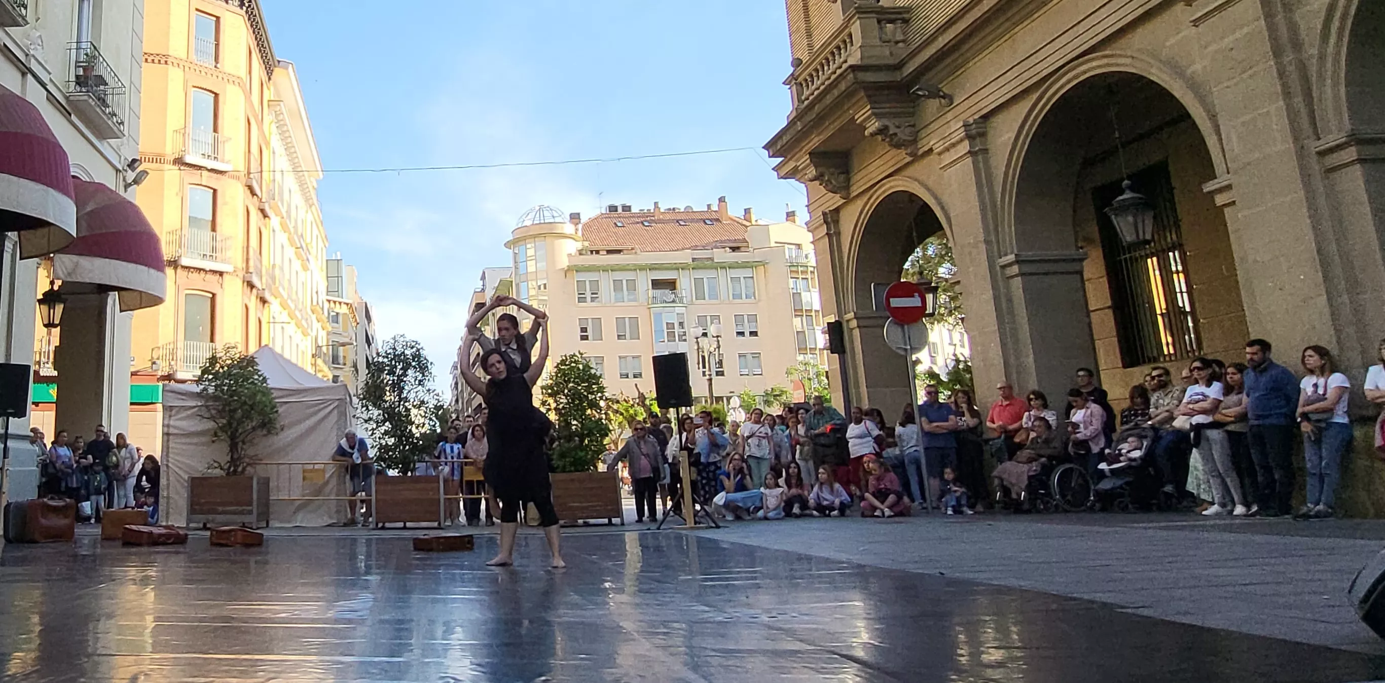 Los Porches de Galicia se llenan de baile con el programa Danza y Ciudad. Foto Mercedes Manterola