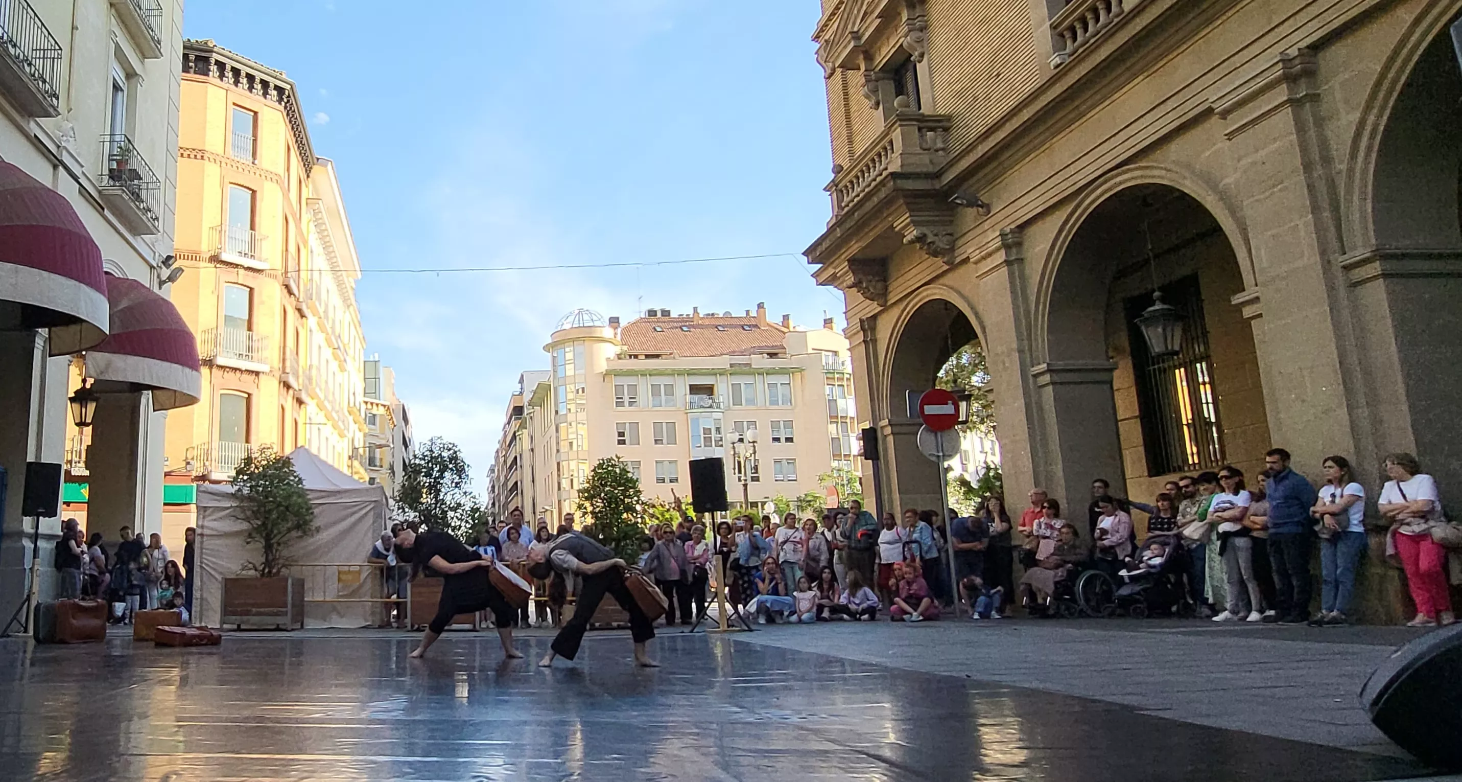 Los Porches de Galicia se llenan de baile con el programa Danza y Ciudad. Foto Mercedes Manterola
