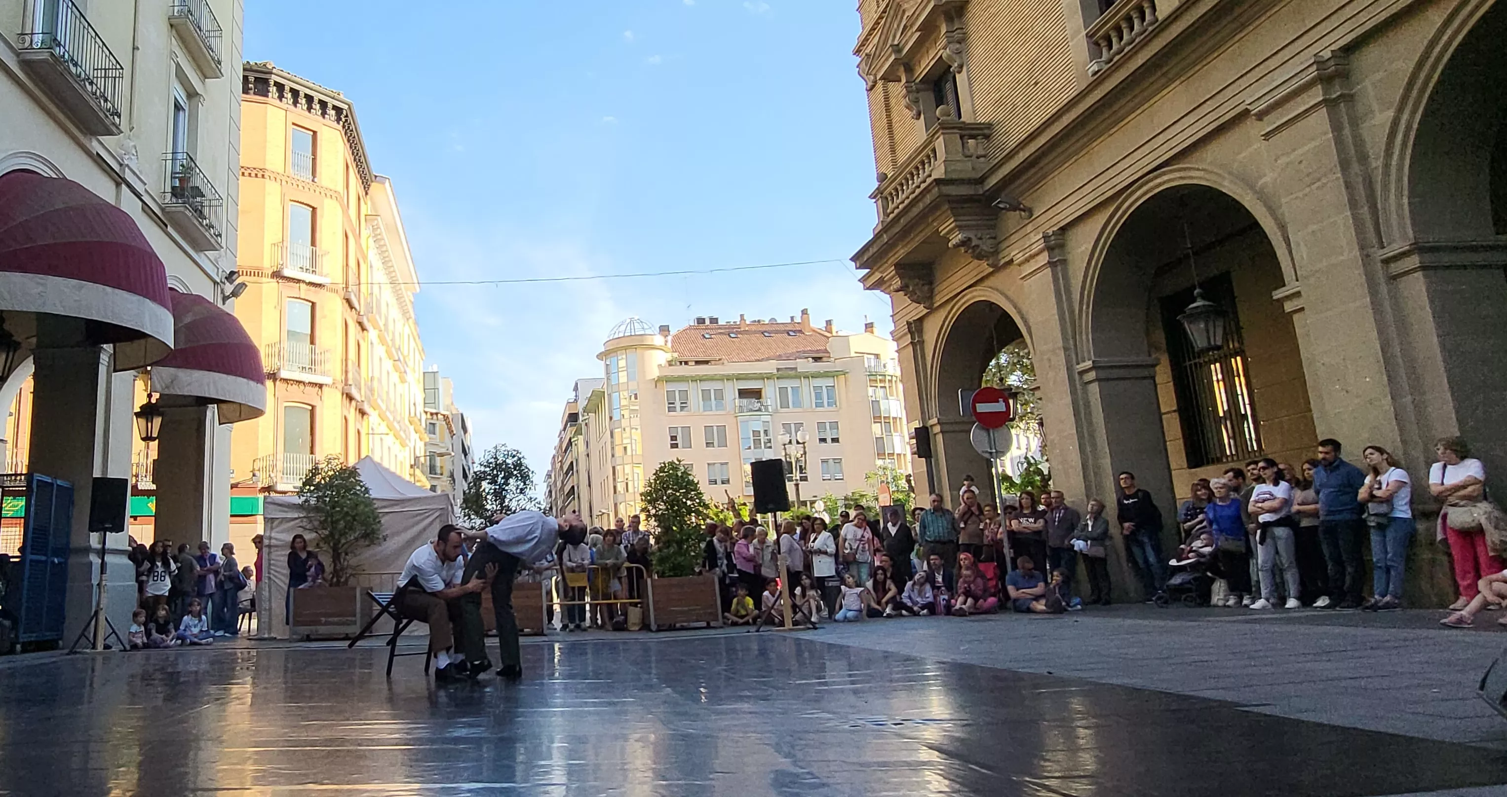Los Porches de Galicia se llenan de baile con el programa Danza y Ciudad. Foto Mercedes Manterola