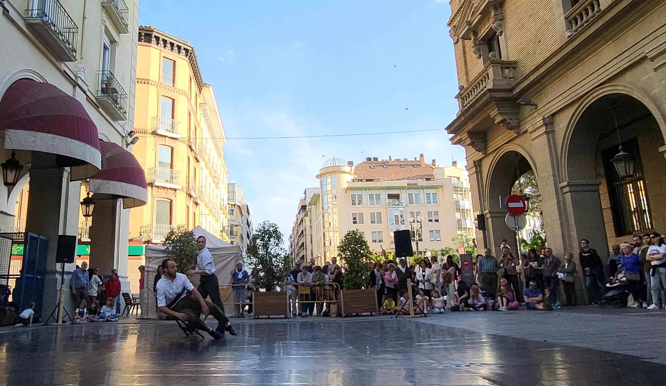 Los Porches de Galicia se llenan de baile con el programa Danza y Ciudad. Foto Mercedes Manterola
