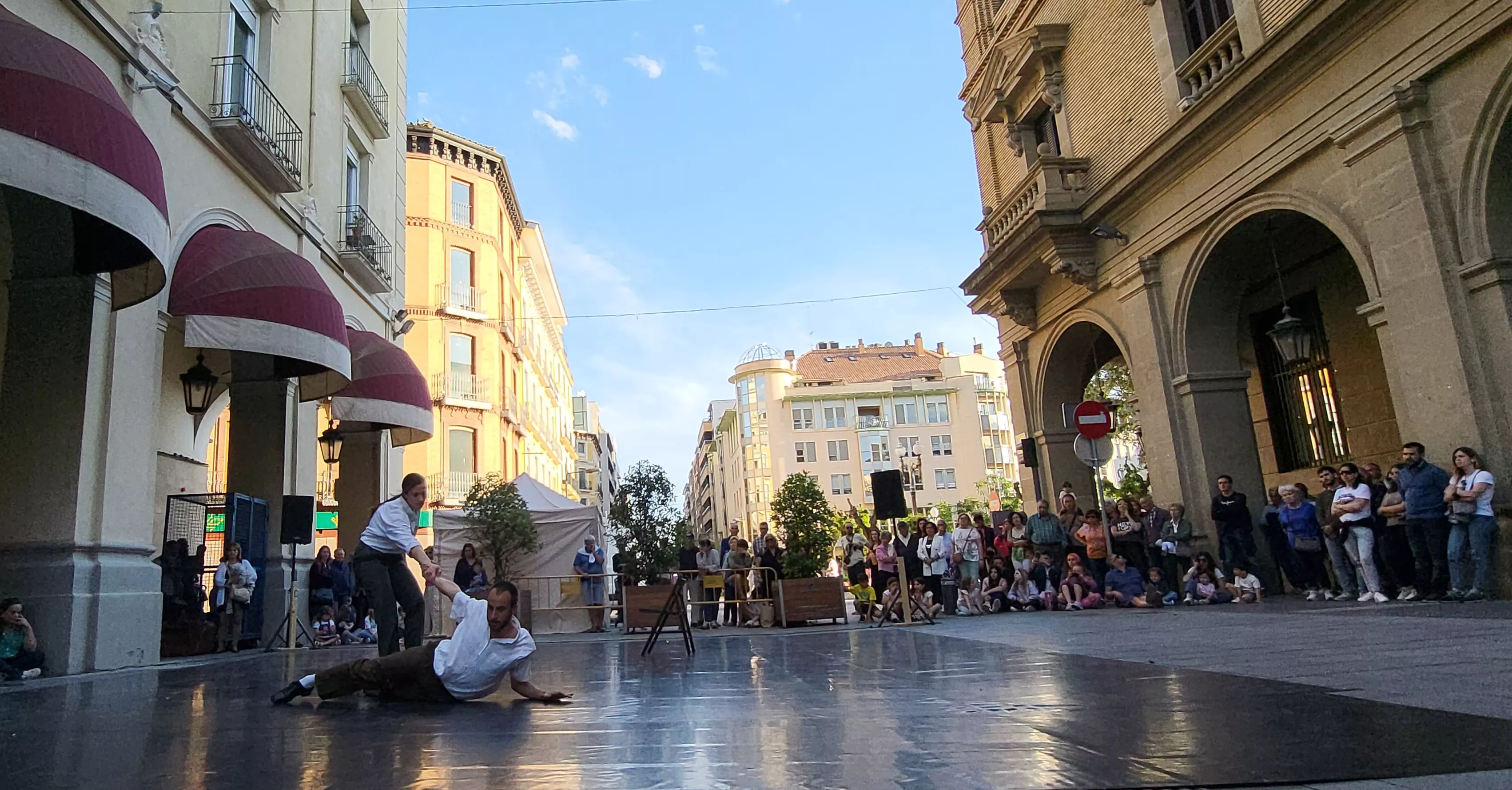 Los Porches de Galicia se llenan de baile con el programa Danza y Ciudad. Foto Mercedes Manterola
