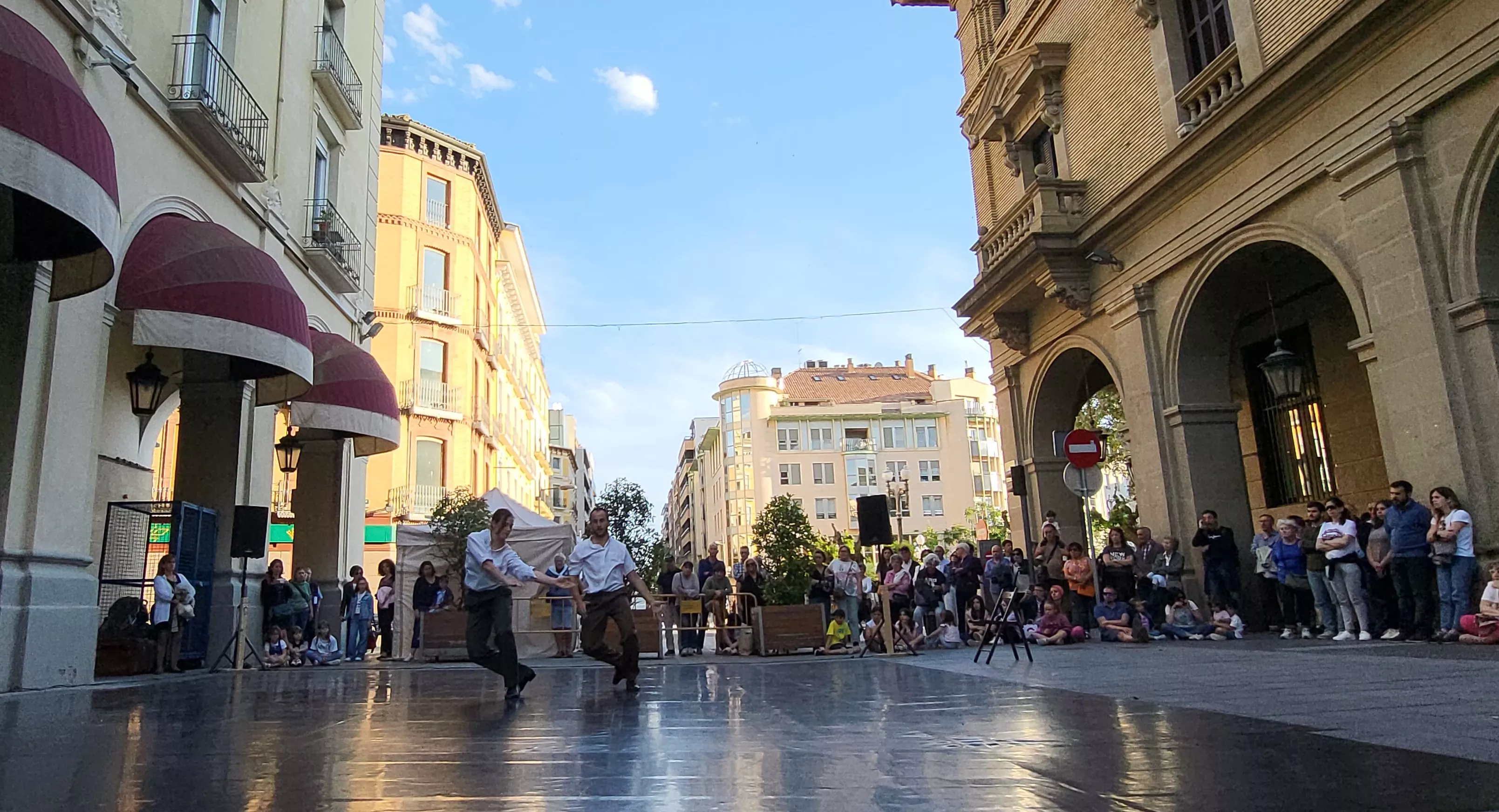Los Porches de Galicia se llenan de baile con el programa Danza y Ciudad. Foto Mercedes Manterola