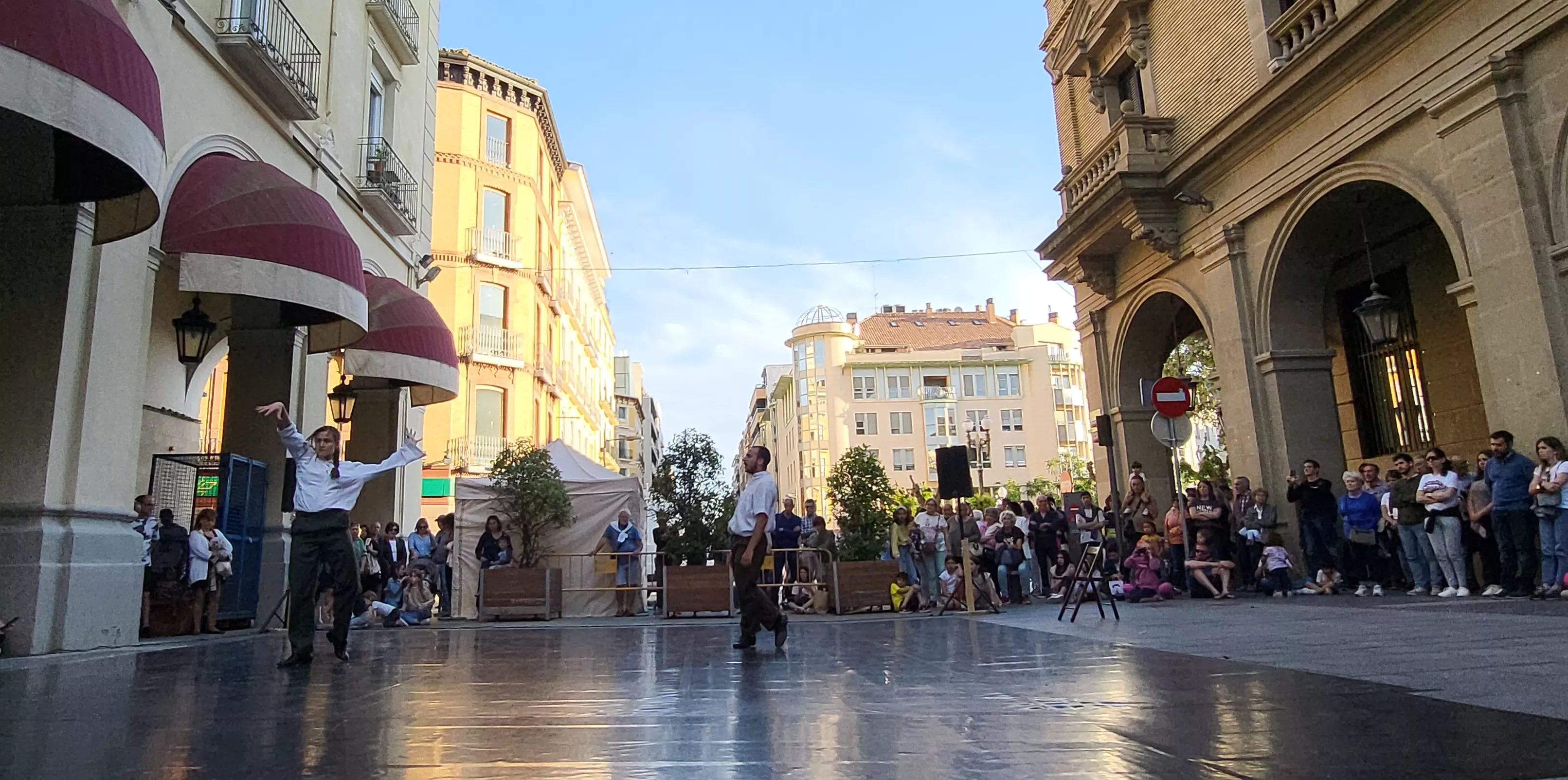 Los Porches de Galicia se llenan de baile con el programa Danza y Ciudad. Foto Mercedes Manterola