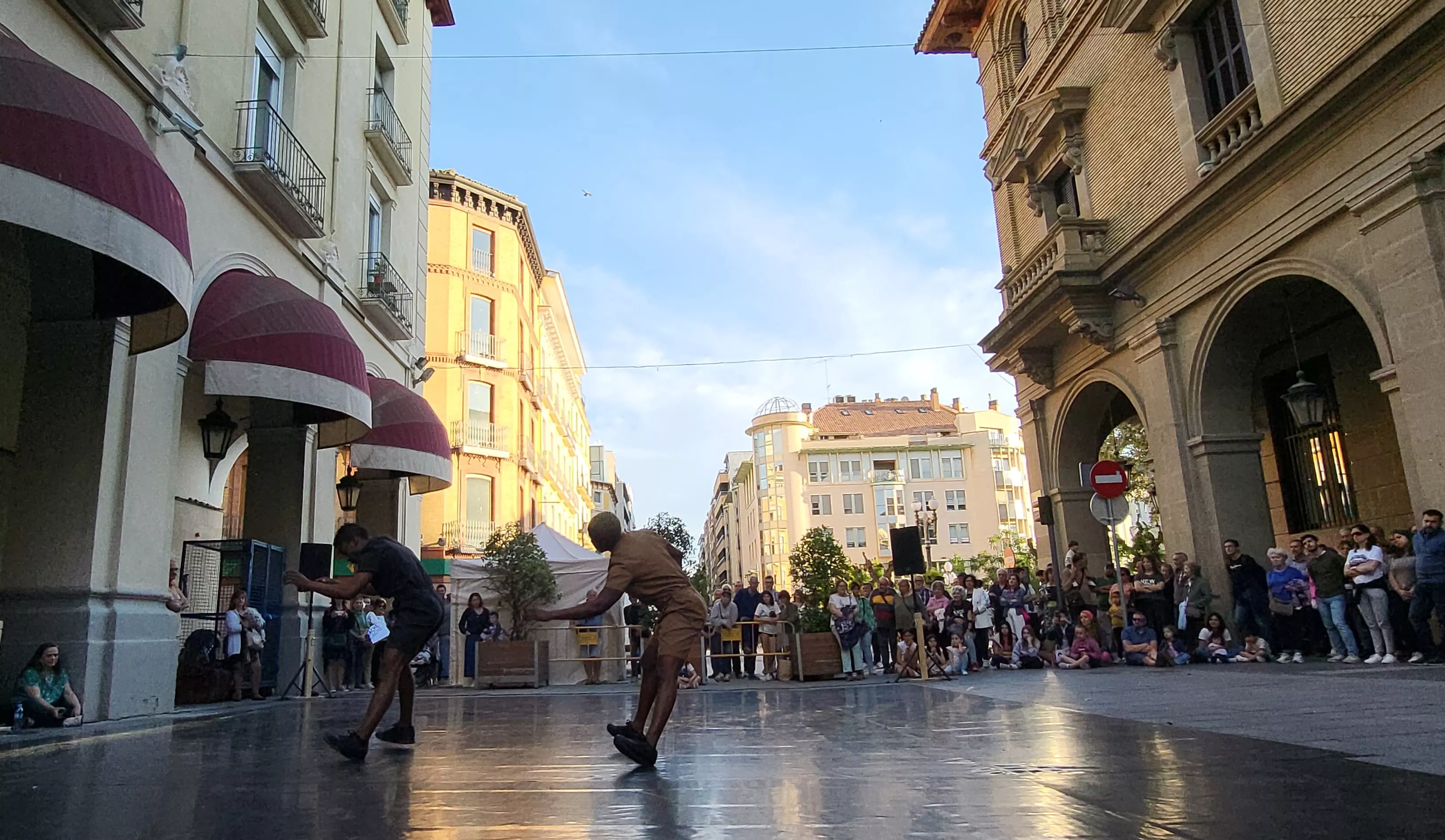 Los Porches de Galicia se llenan de baile con el programa Danza y Ciudad. Foto Mercedes Manterola