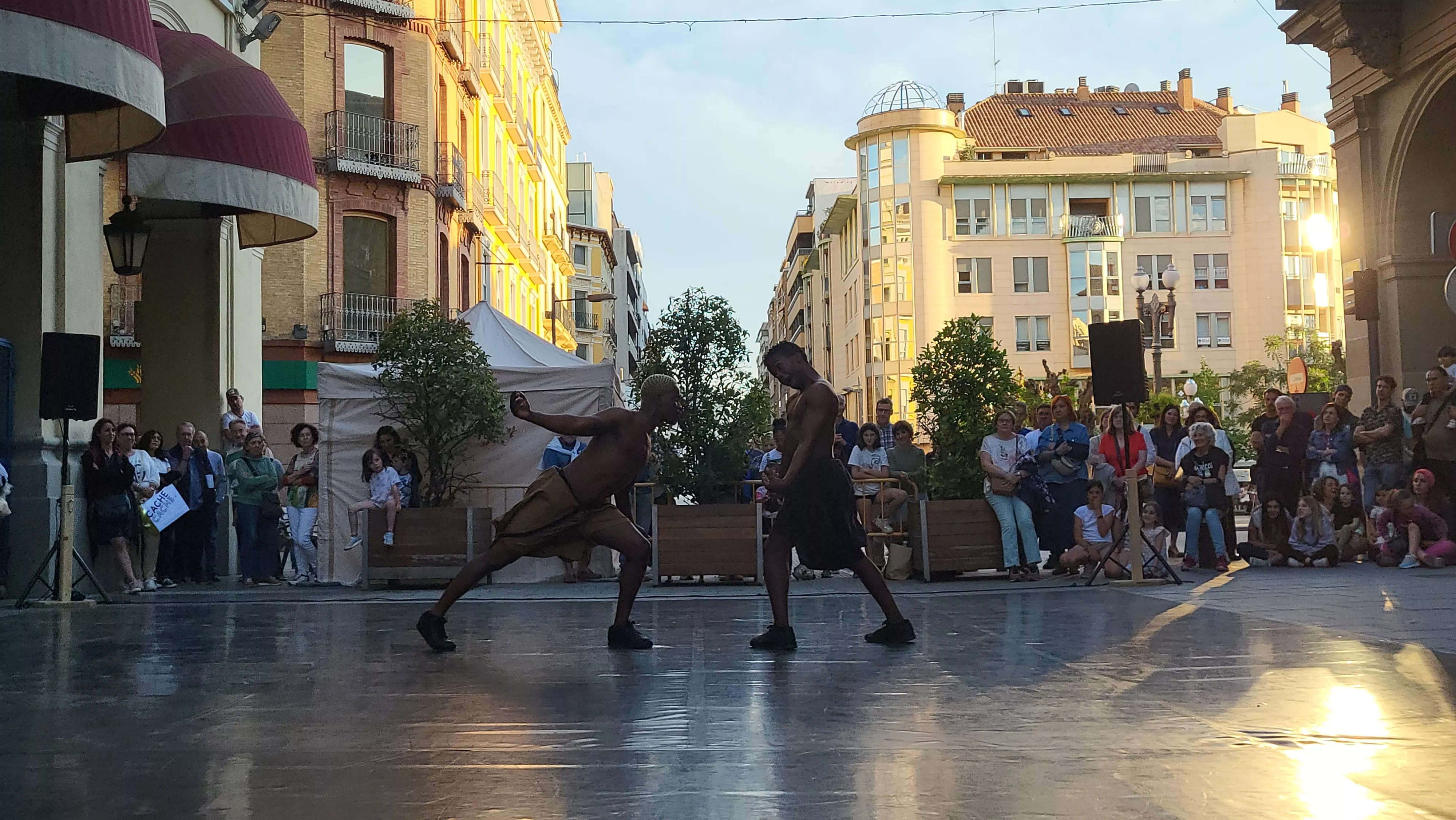 Los Porches de Galicia se llenan de baile con el programa Danza y Ciudad. Foto Mercedes Manterola