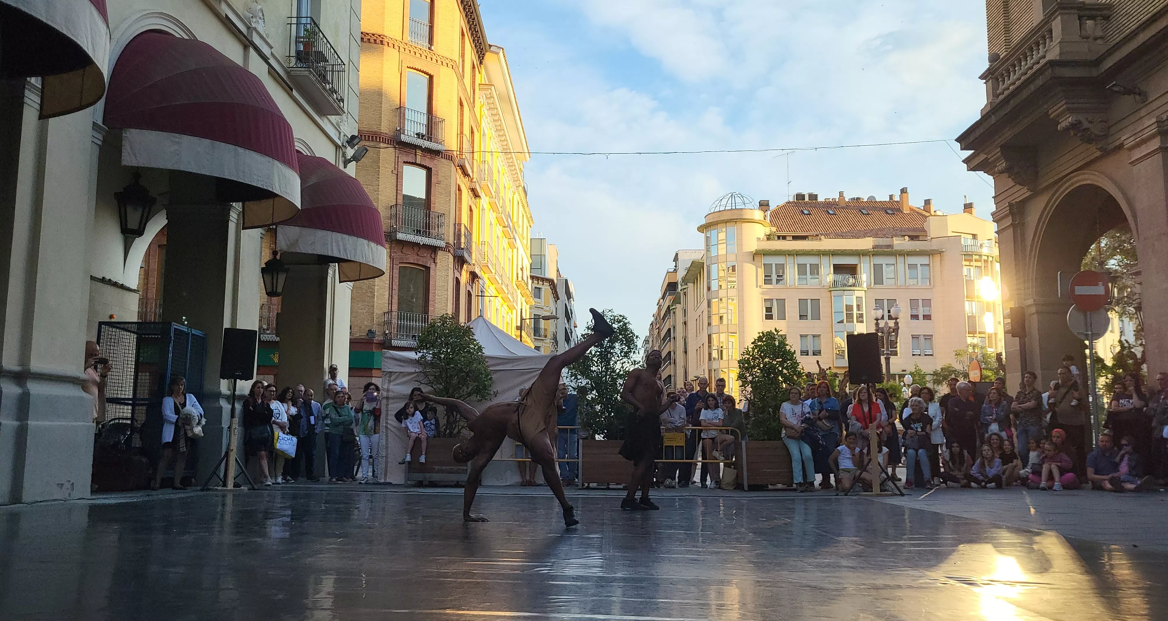Los Porches de Galicia se llenan de baile con el programa Danza y Ciudad. Foto Mercedes Manterola