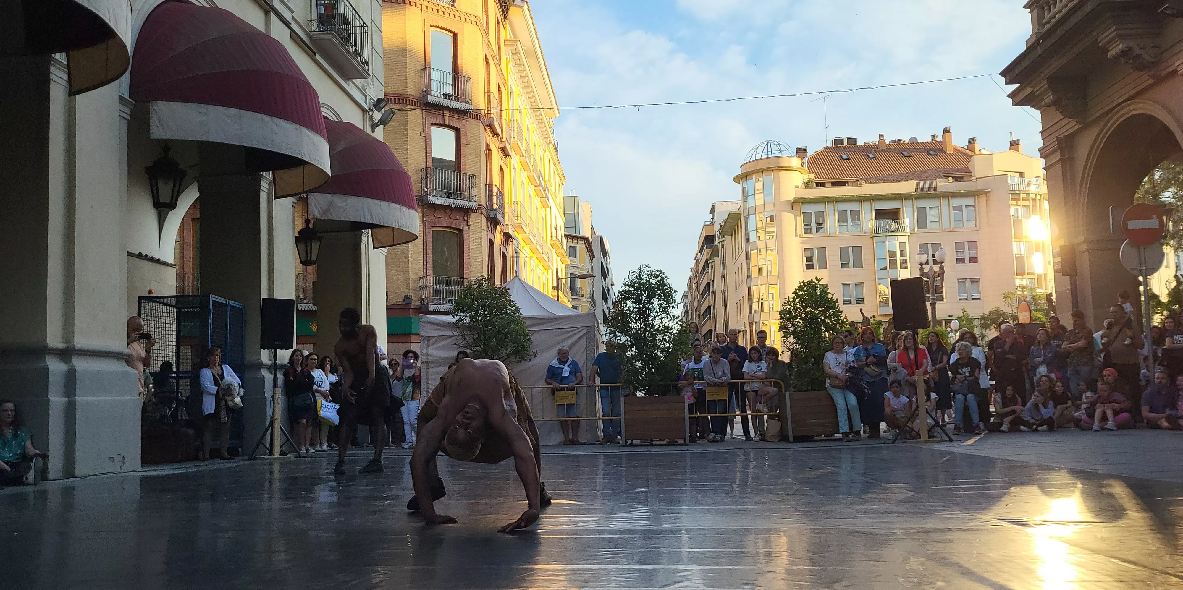 Los Porches de Galicia se llenan de baile con el programa Danza y Ciudad. Foto Mercedes Manterola