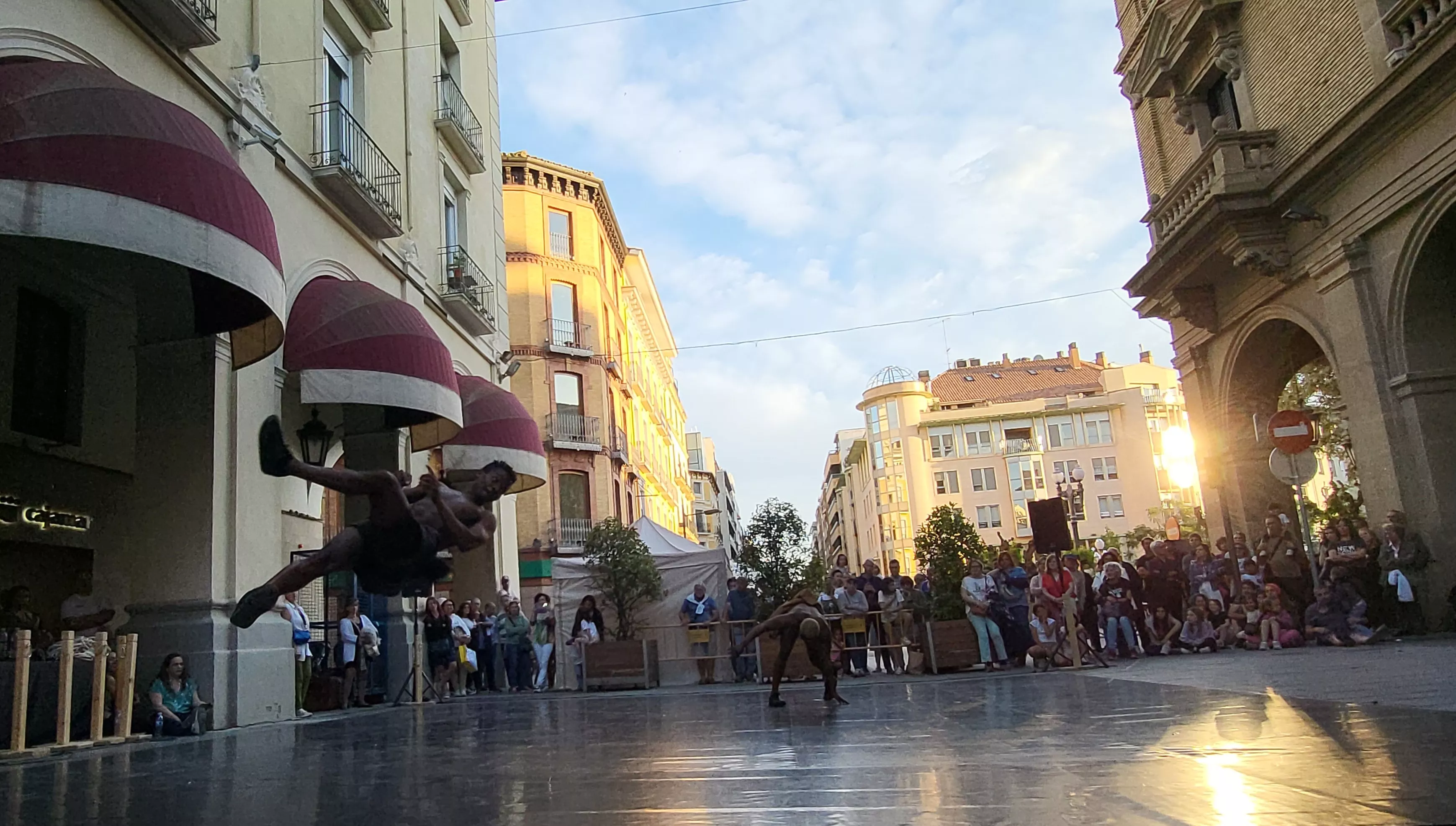 Los Porches de Galicia se llenan de baile con el programa Danza y Ciudad. Foto Mercedes Manterola